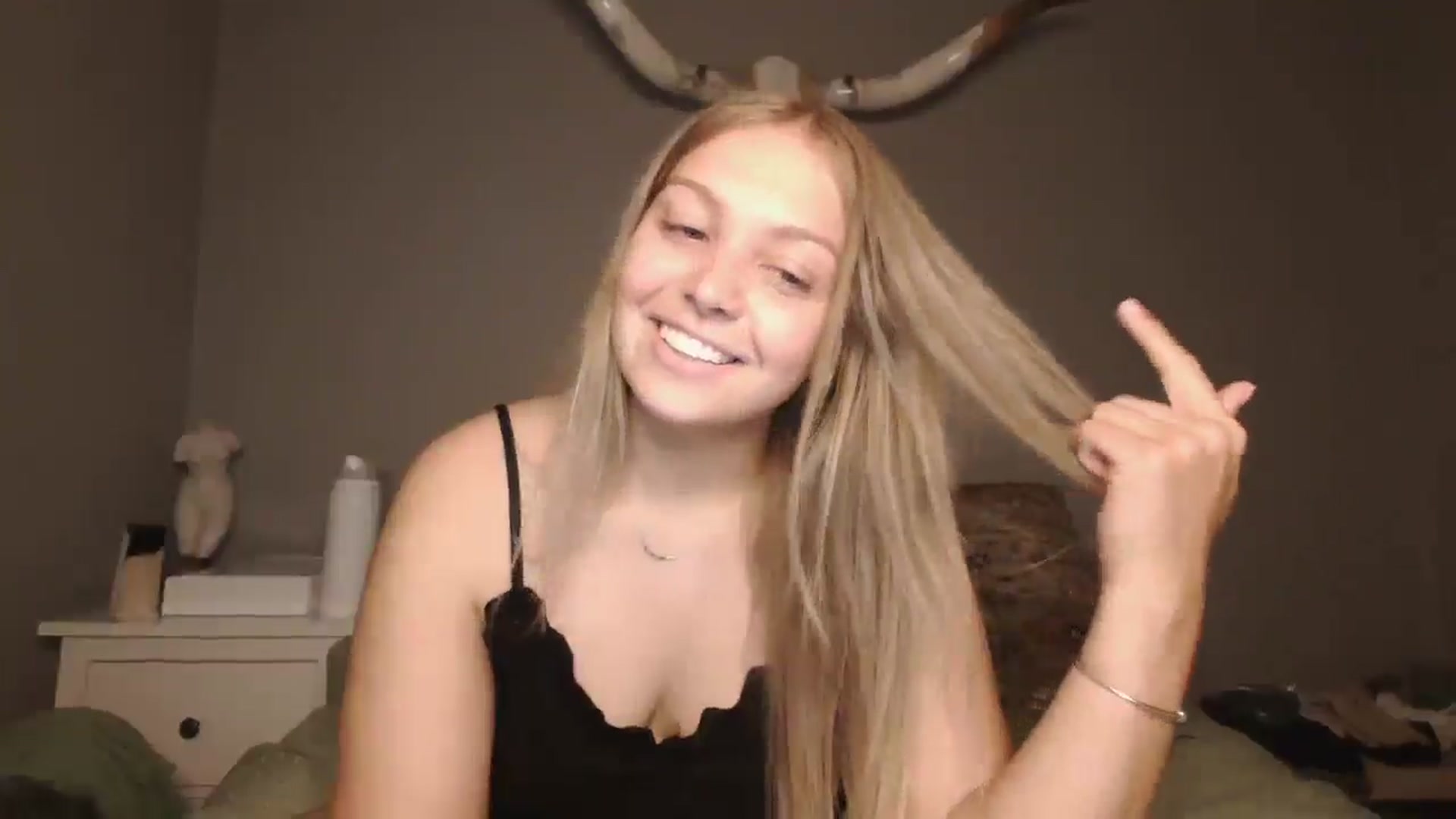 Gallery image thumbnail from Lovelyleah's myfreecams stream on, 06/09/2025, 16:25 image 20 of 20