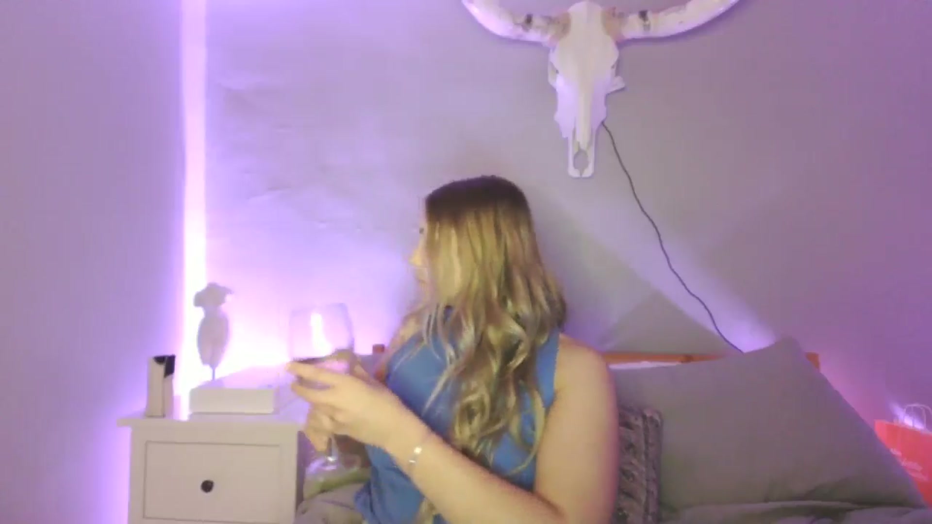 Gallery image thumbnail from Lovelyleah's myfreecams stream on, 06/15/2025, 06:05 image 15 of 20
