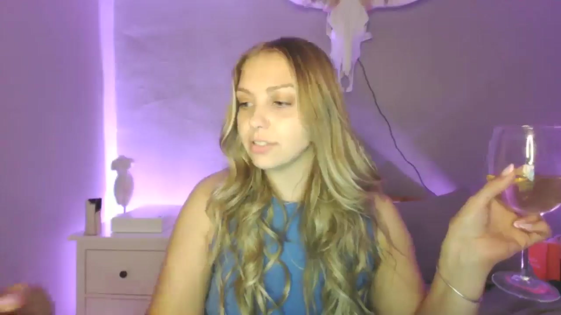 Gallery image thumbnail from Lovelyleah's myfreecams stream on, 06/15/2025, 06:05 image 10 of 20