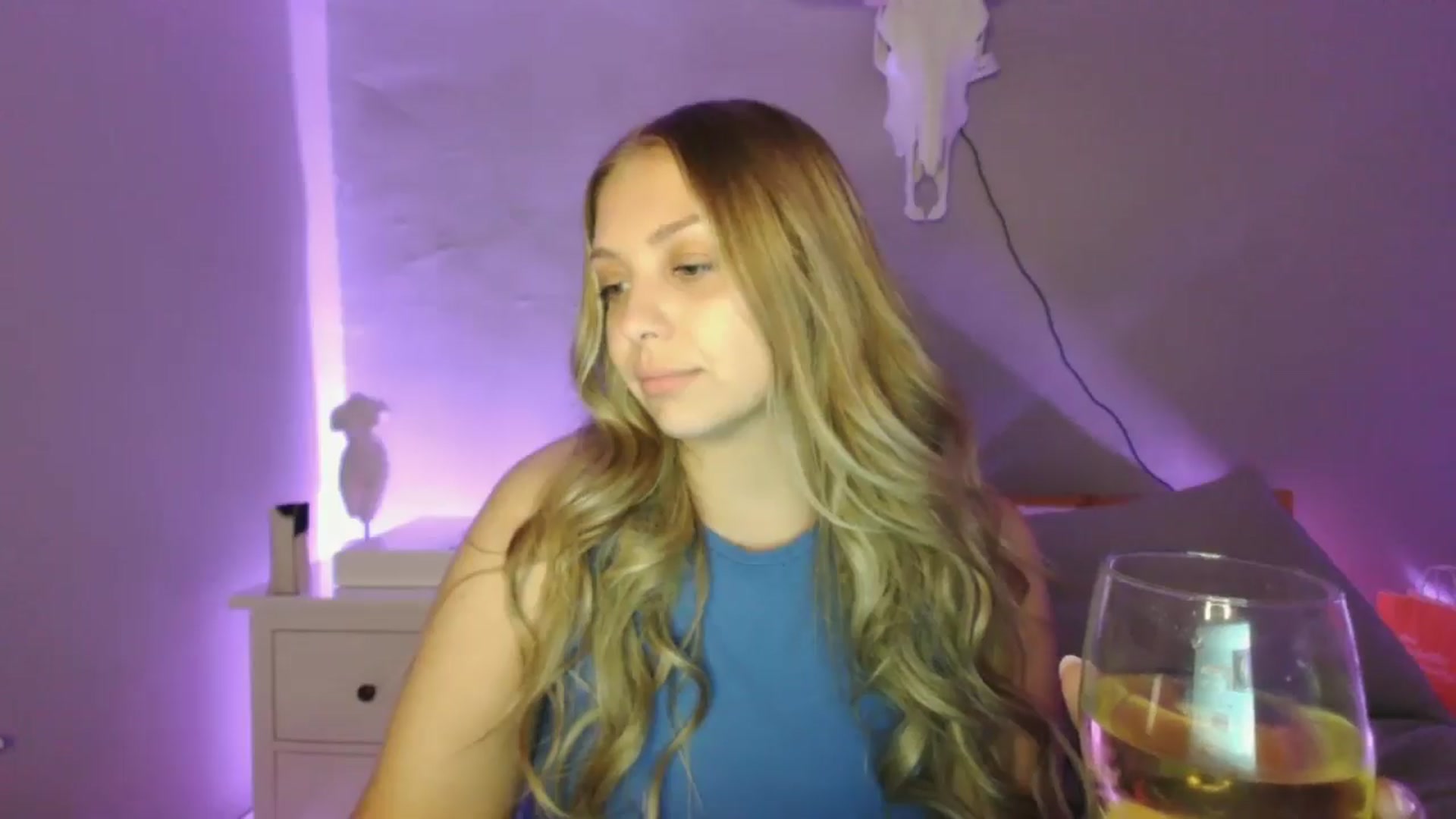 Gallery image thumbnail from Lovelyleah's myfreecams stream on, 06/15/2025, 06:05 image 4 of 20