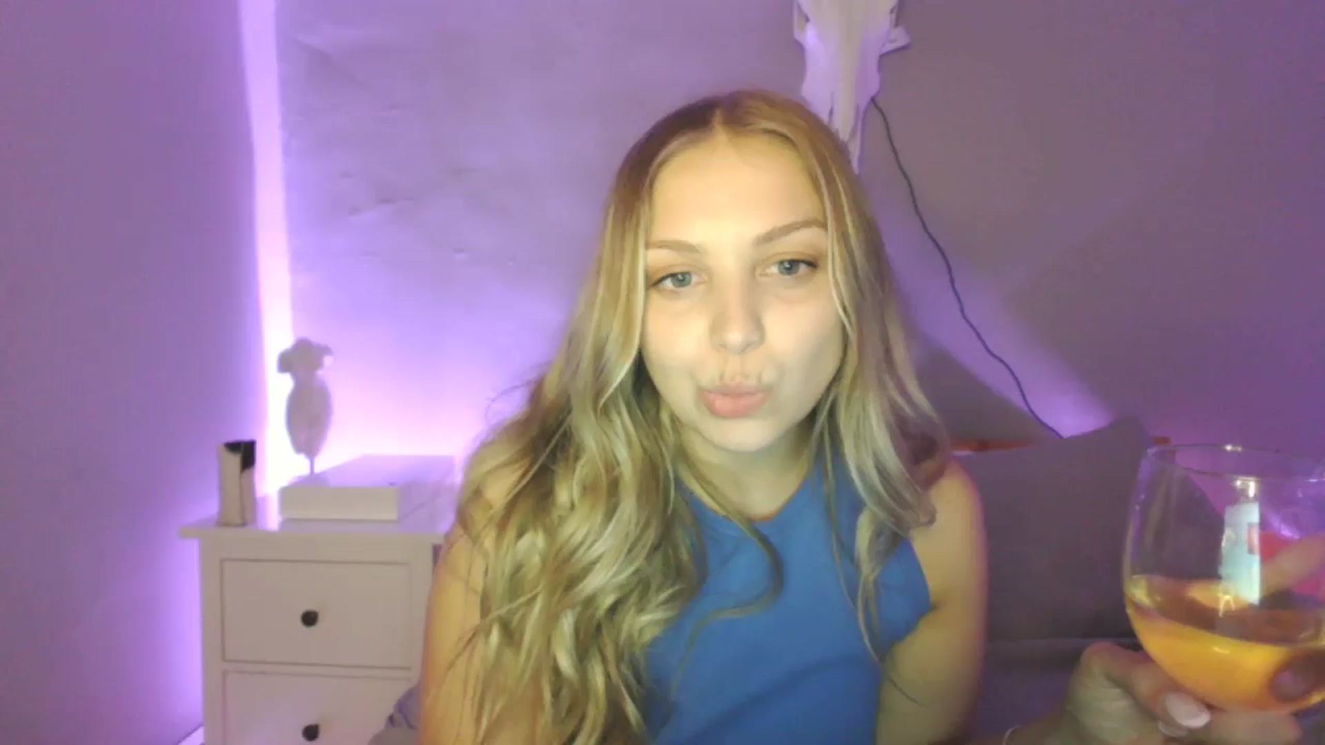 Gallery image thumbnail from Lovelyleah's myfreecams stream on, 06/15/2025, 06:05 image 12 of 20