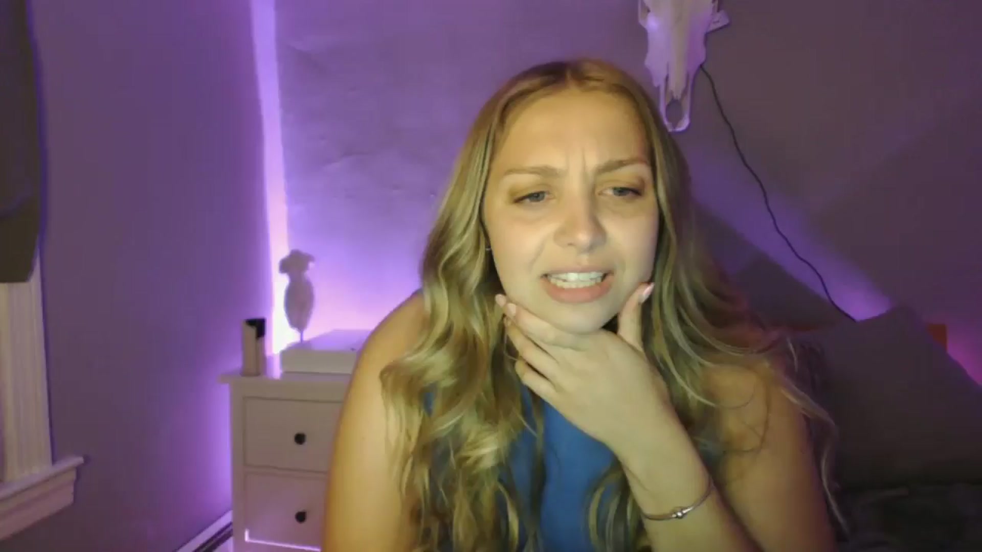 Gallery image thumbnail from Lovelyleah's myfreecams stream on, 06/15/2025, 06:05 image 1 of 20