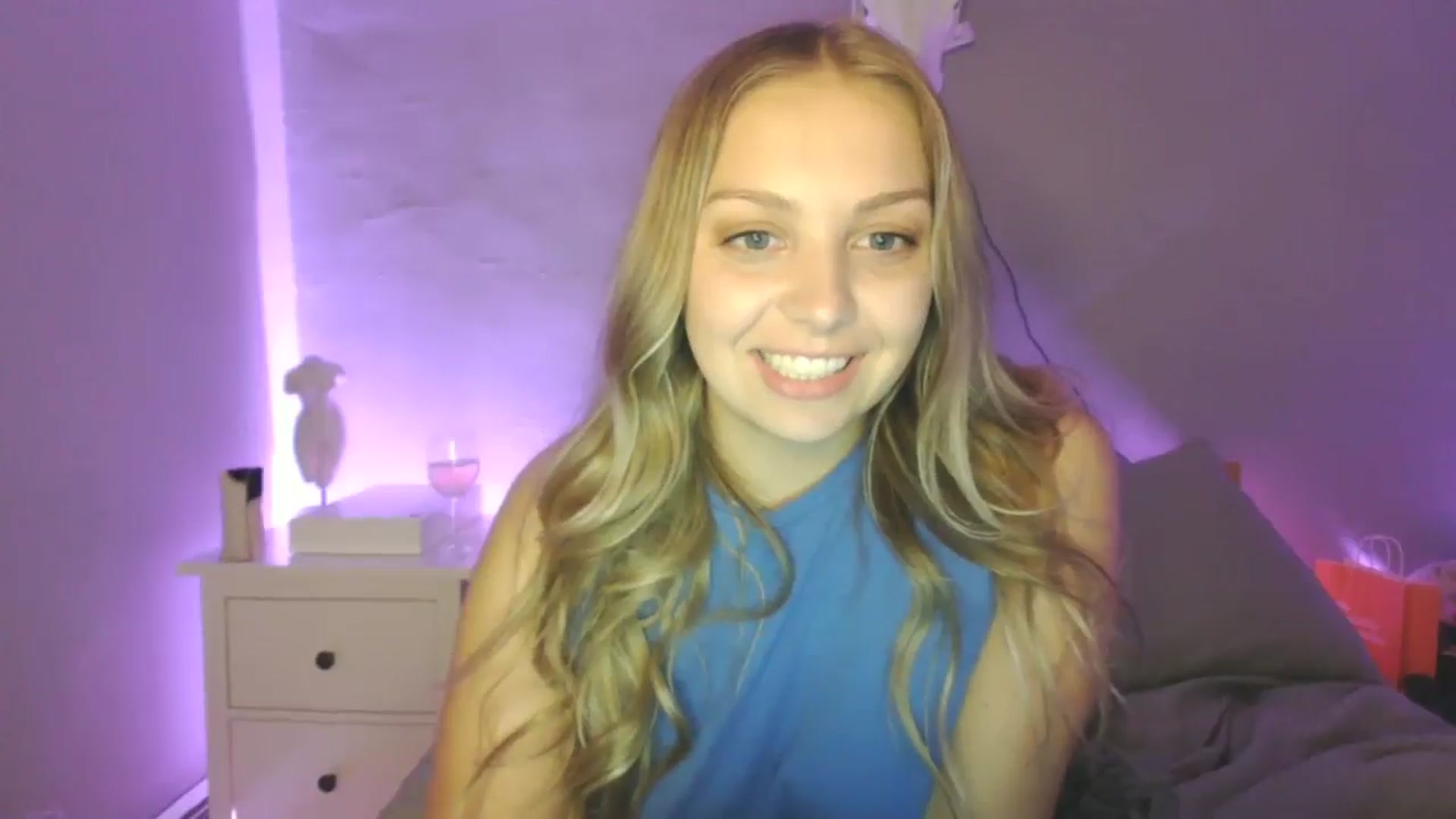Gallery image thumbnail from Lovelyleah's myfreecams stream on, 06/15/2025, 06:05 image 8 of 20