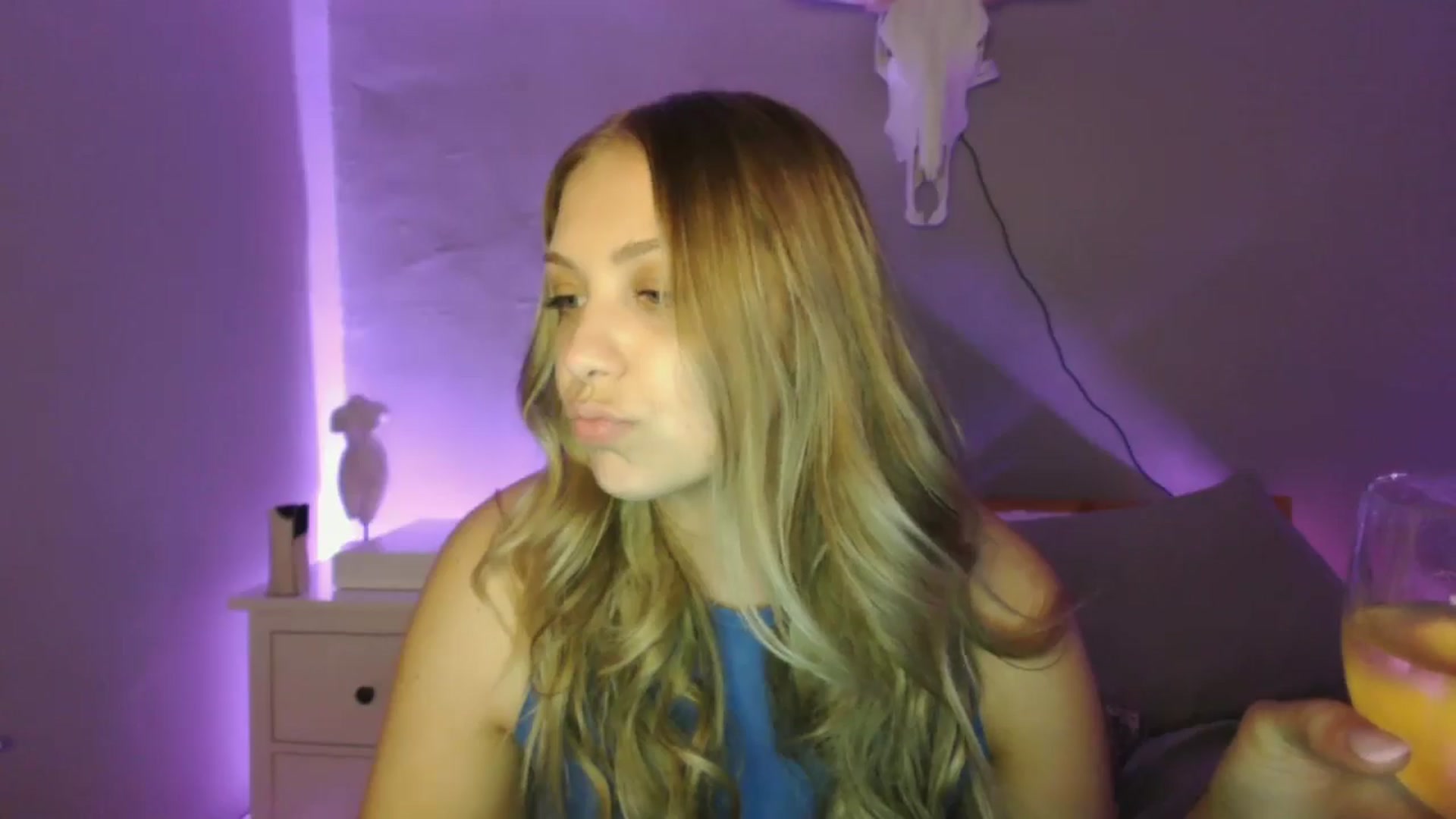 Gallery image thumbnail from Lovelyleah's myfreecams stream on, 06/15/2025, 06:05 image 3 of 20