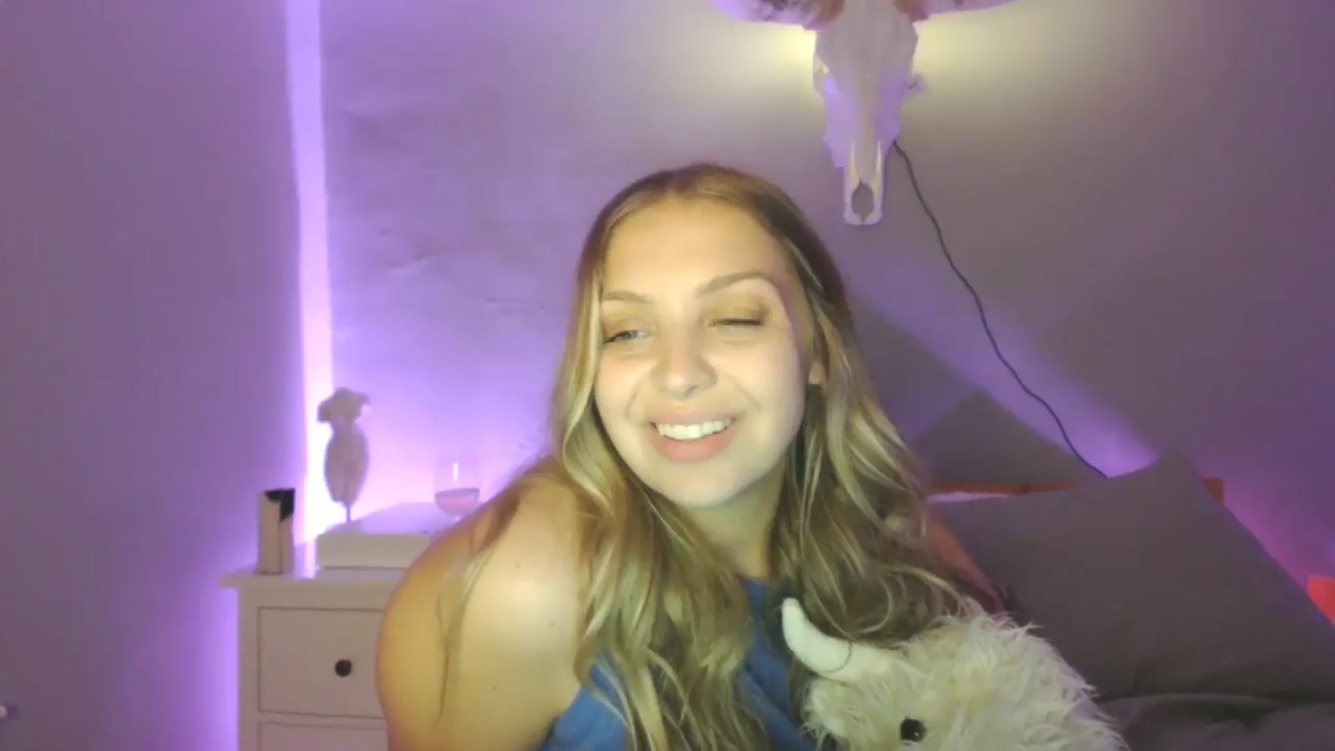 Gallery image thumbnail from Lovelyleah's myfreecams stream on, 06/15/2025, 06:05 image 18 of 20