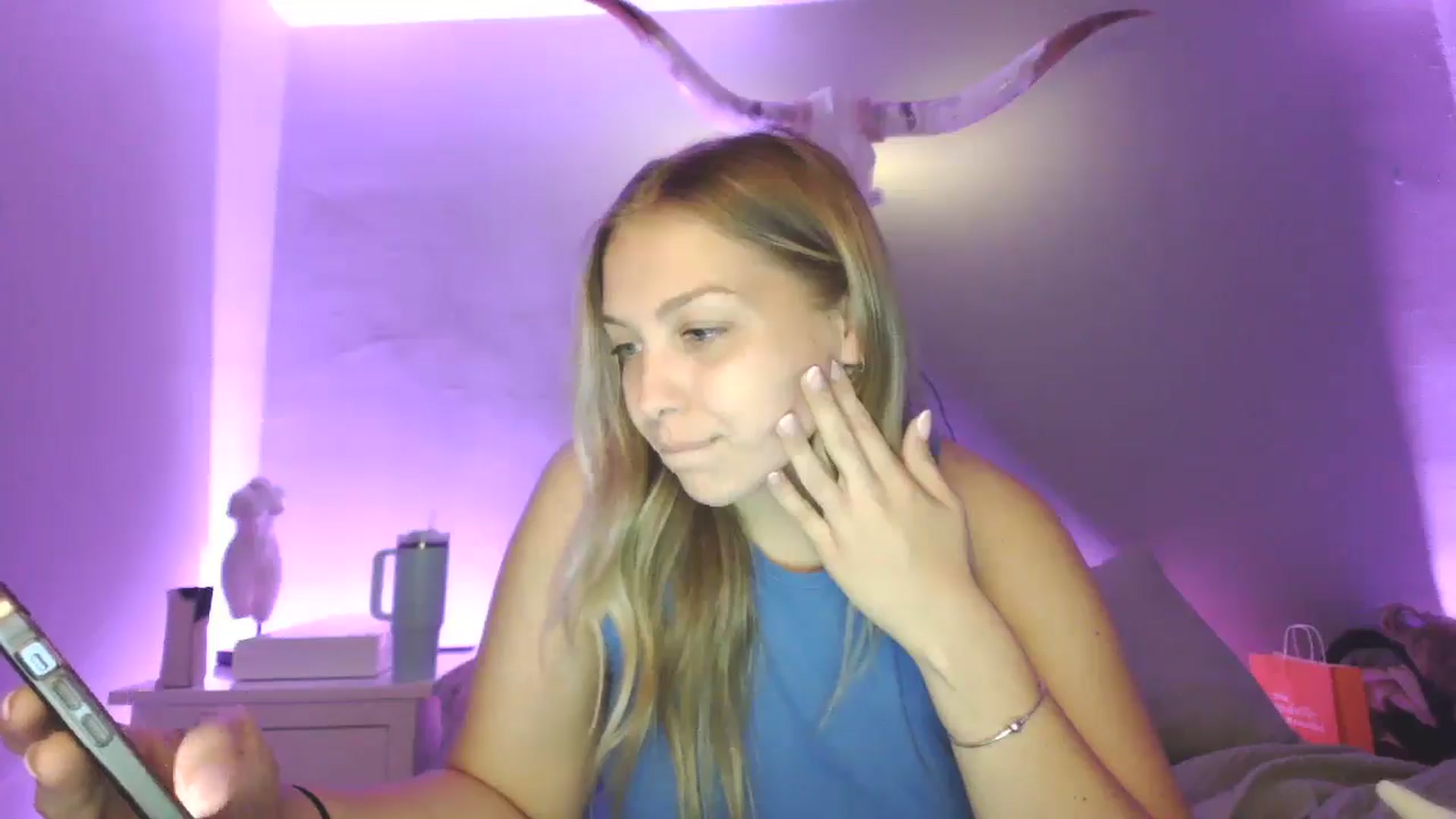 Gallery image thumbnail from Lovelyleah's myfreecams stream on, 06/15/2025, 18:46 image 4 of 20