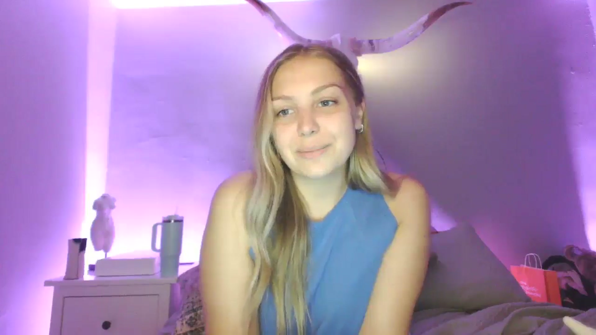 Gallery image thumbnail from Lovelyleah's myfreecams stream on, 06/15/2025, 18:46 image 5 of 20