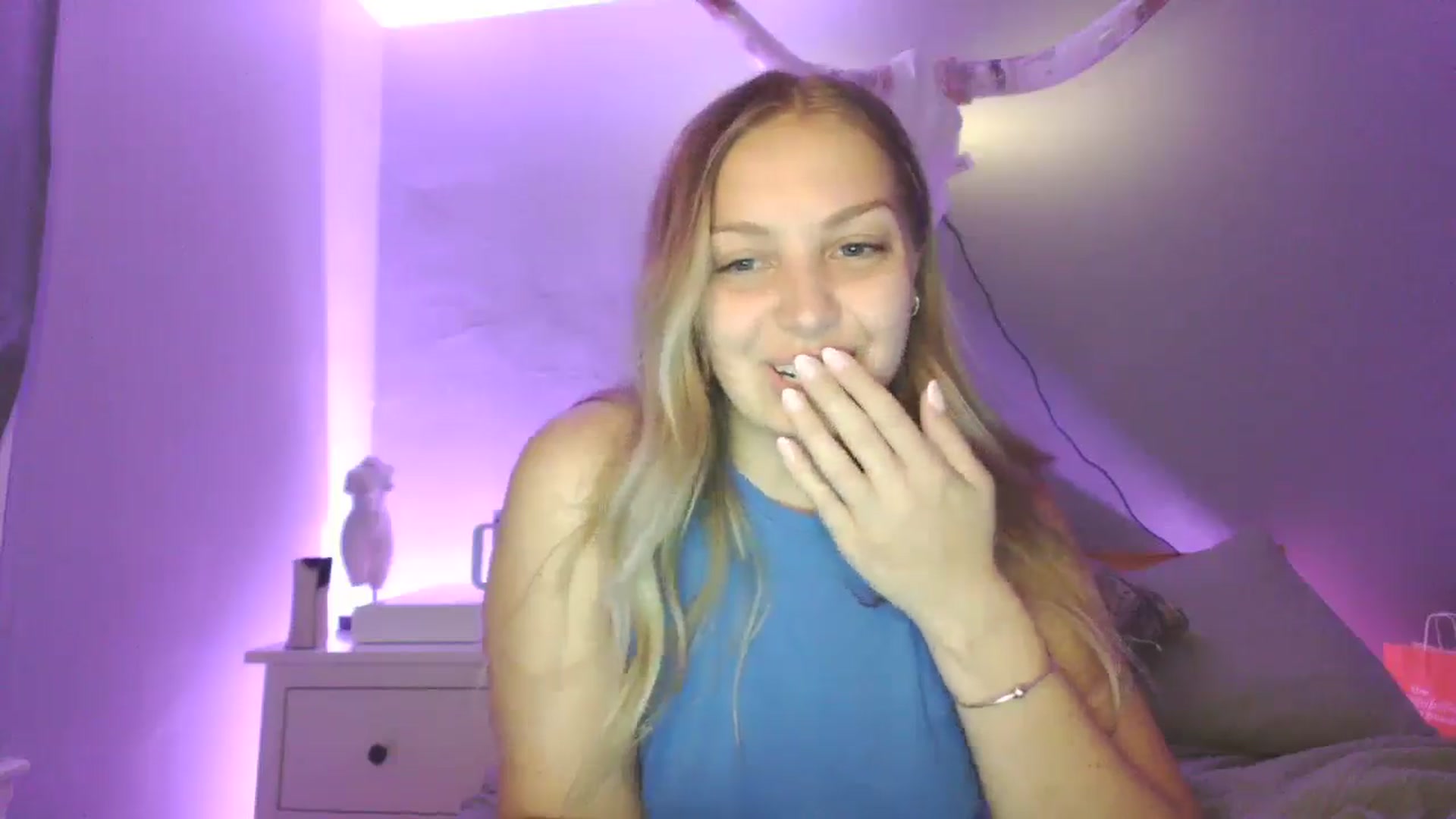 Gallery image thumbnail from Lovelyleah's myfreecams stream on, 06/15/2025, 18:46 image 13 of 20