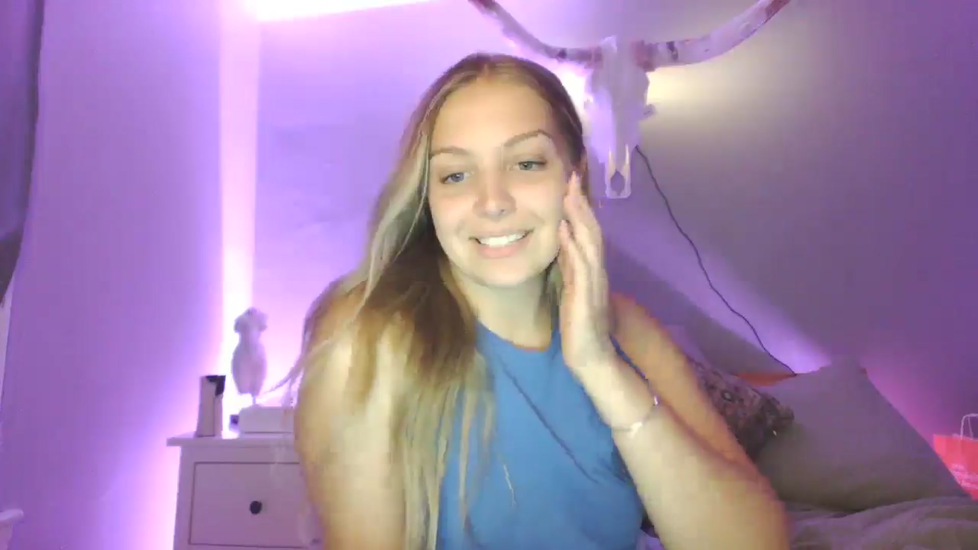 Gallery image thumbnail from Lovelyleah's myfreecams stream on, 06/15/2025, 18:46 image 9 of 20
