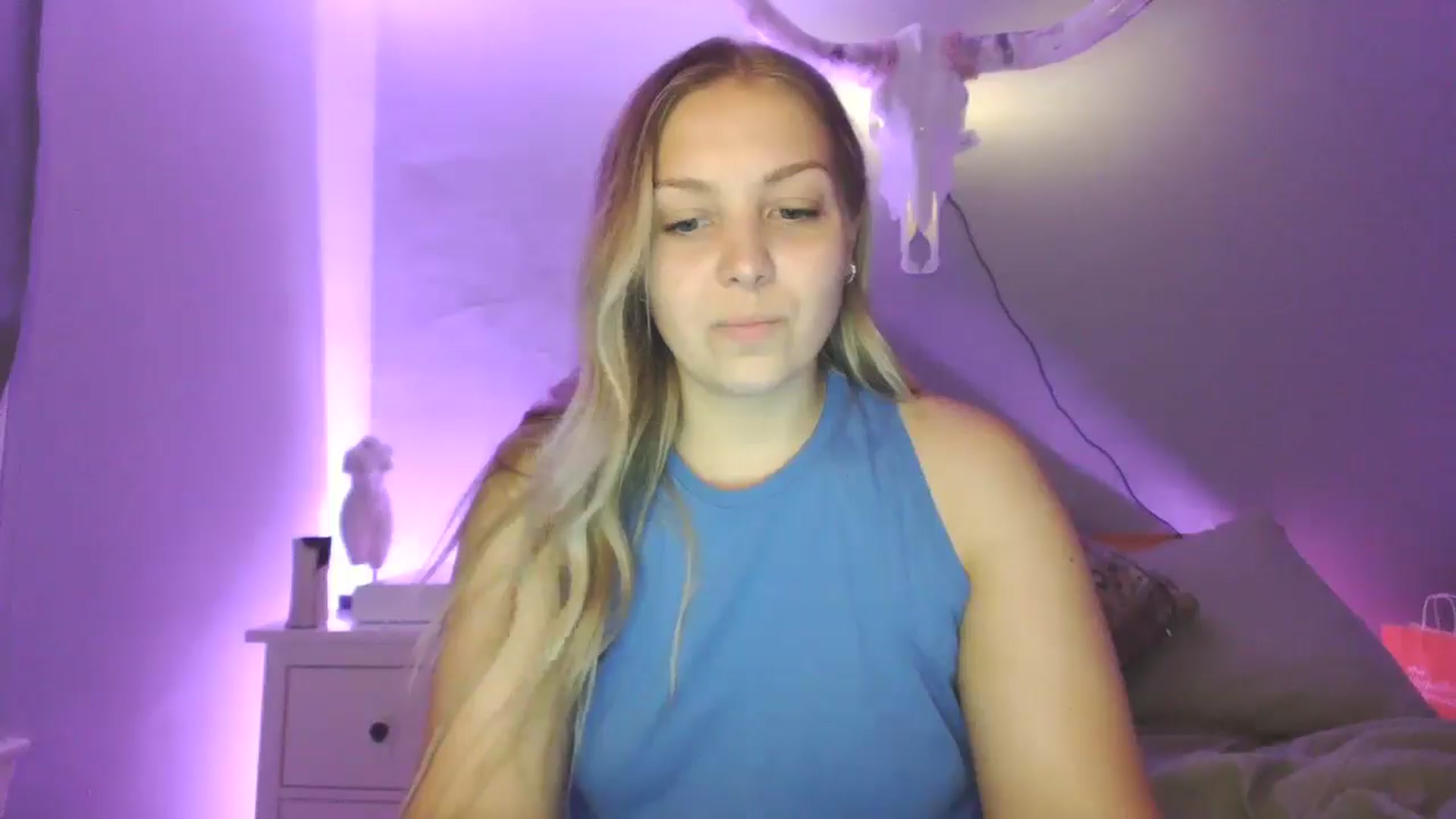 Gallery image thumbnail from Lovelyleah's myfreecams stream on, 06/15/2025, 18:46 image 15 of 20