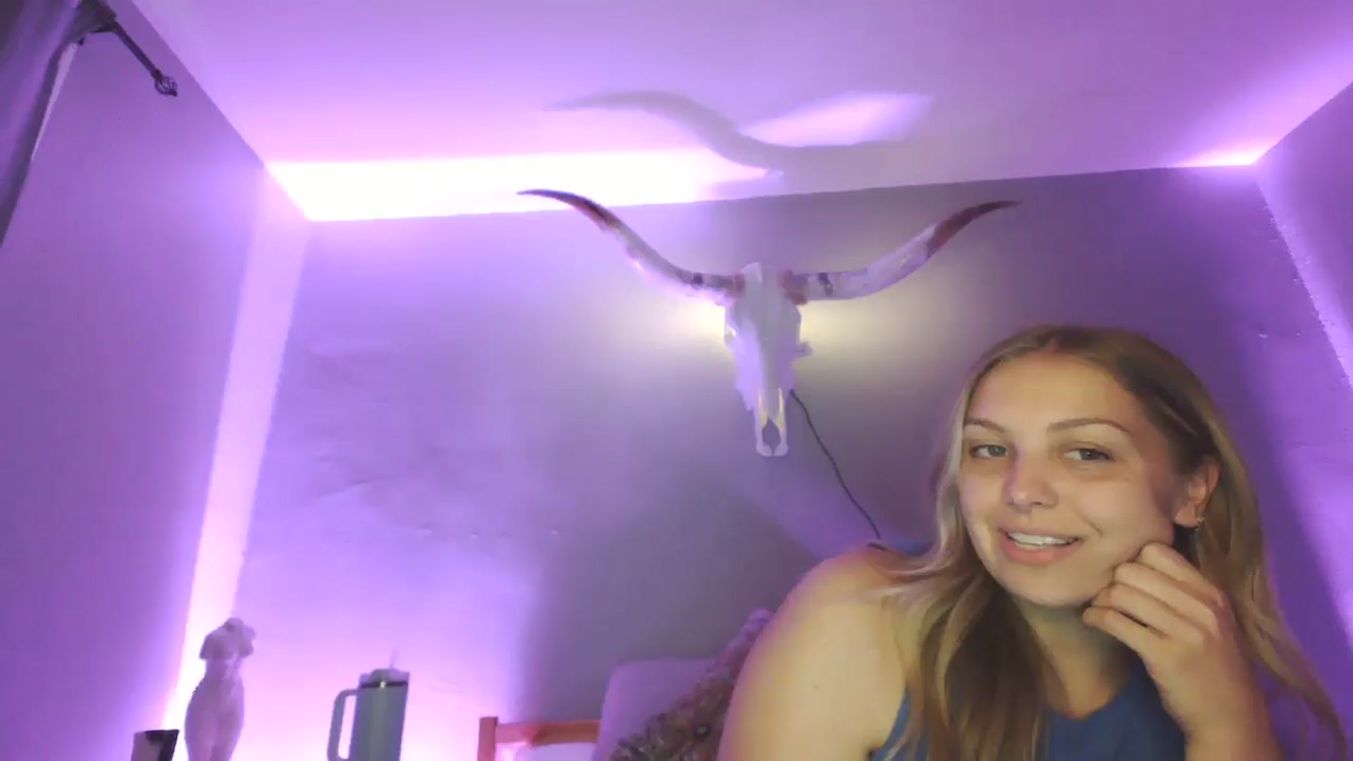 Gallery image thumbnail from Lovelyleah's myfreecams stream on, 06/15/2025, 18:46 image 3 of 20