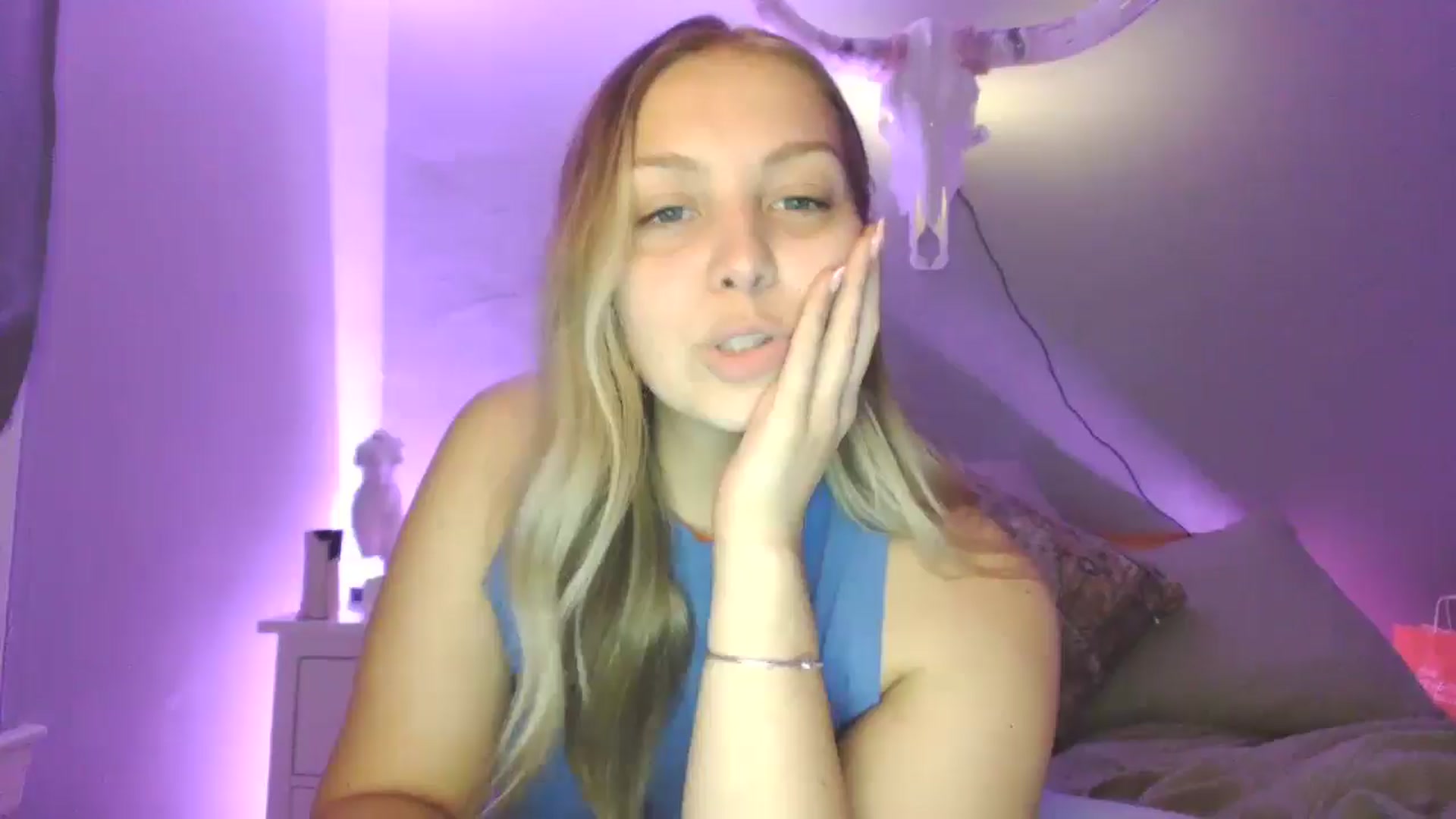 Gallery image thumbnail from Lovelyleah's myfreecams stream on, 06/15/2025, 18:46 image 7 of 20
