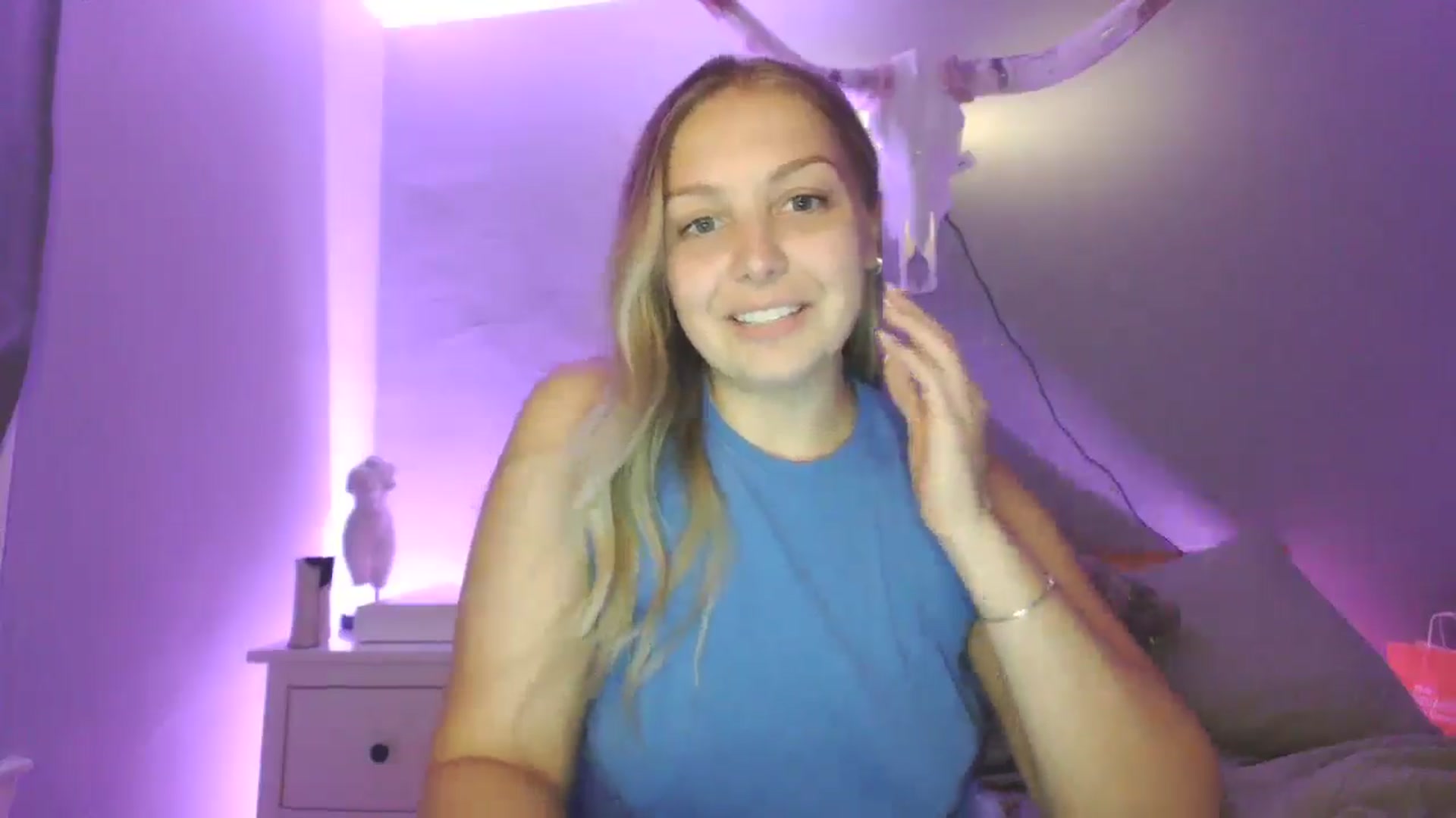 Gallery image thumbnail from Lovelyleah's myfreecams stream on, 06/15/2025, 18:46 image 12 of 20