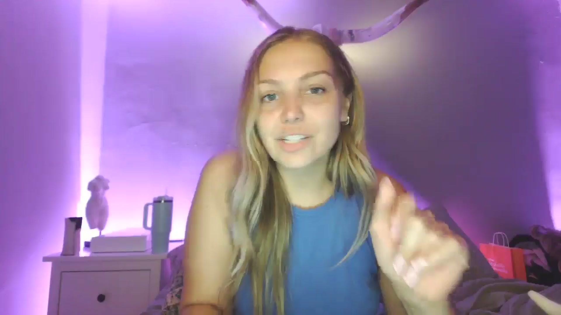 Gallery image thumbnail from Lovelyleah's myfreecams stream on, 06/15/2025, 18:46 image 2 of 20