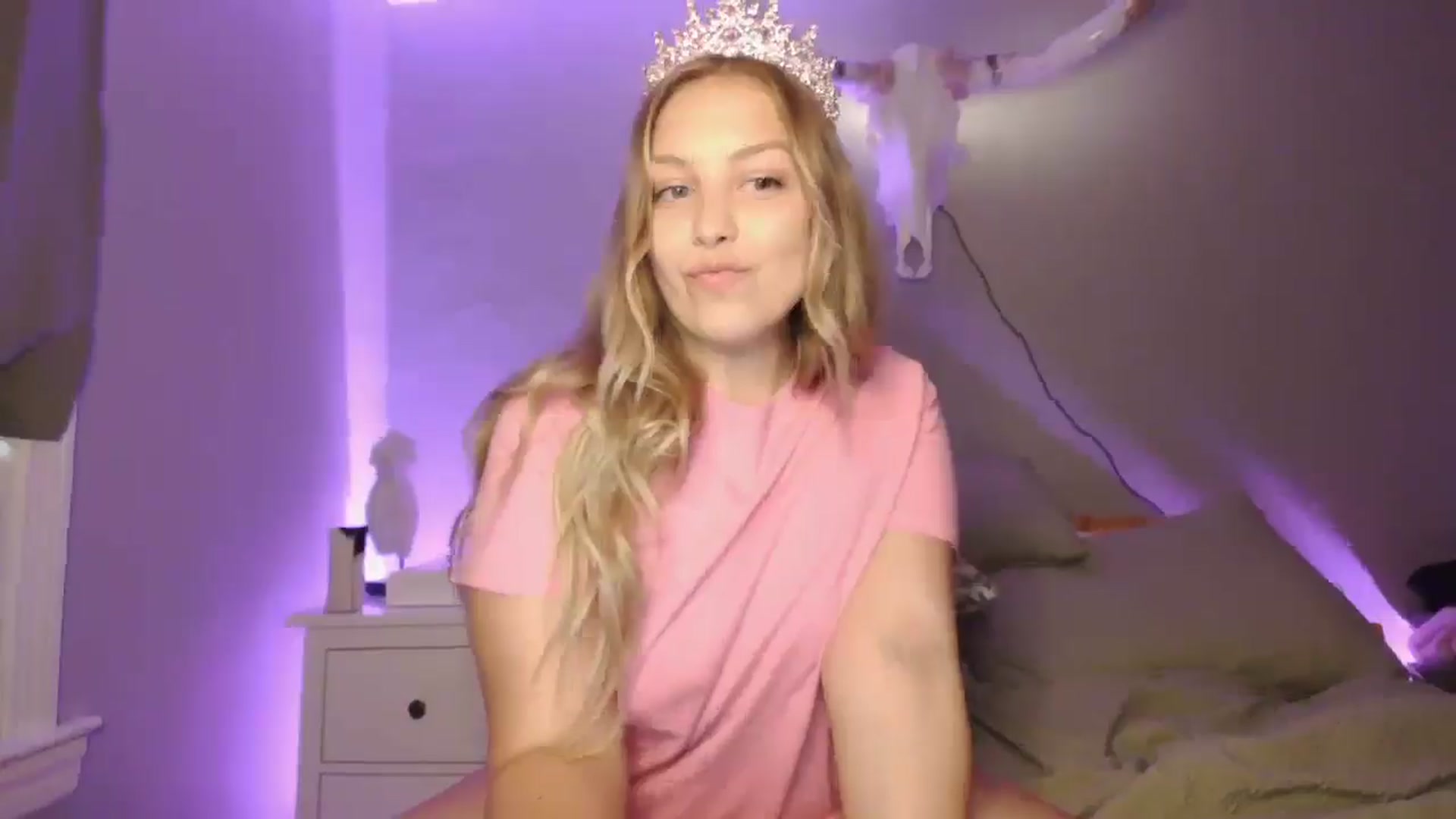 Gallery image thumbnail from Lovelyleah's myfreecams stream on, 06/17/2025, 15:03 image 5 of 20