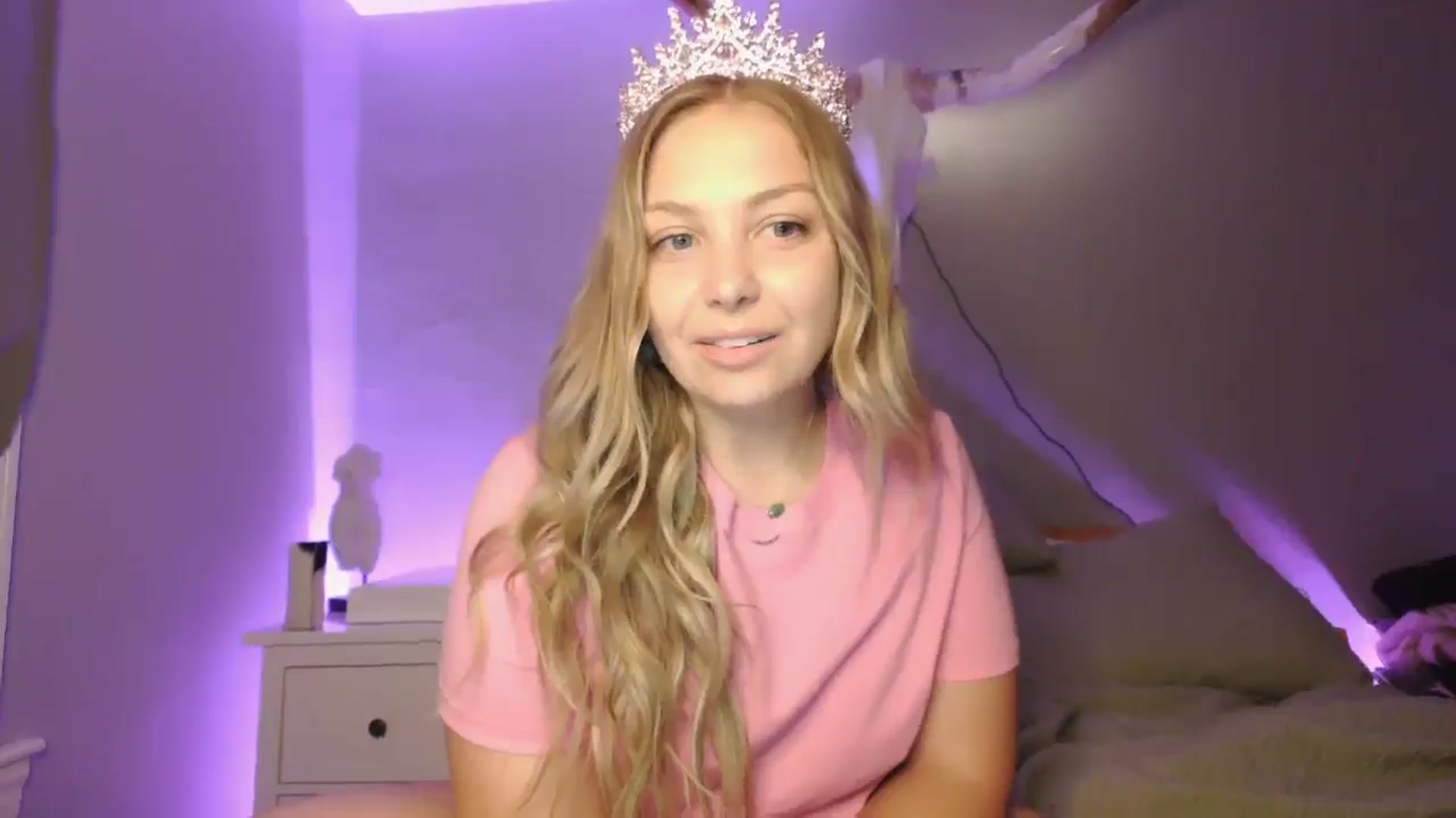 Gallery image thumbnail from Lovelyleah's myfreecams stream on, 06/17/2025, 15:03 image 14 of 20