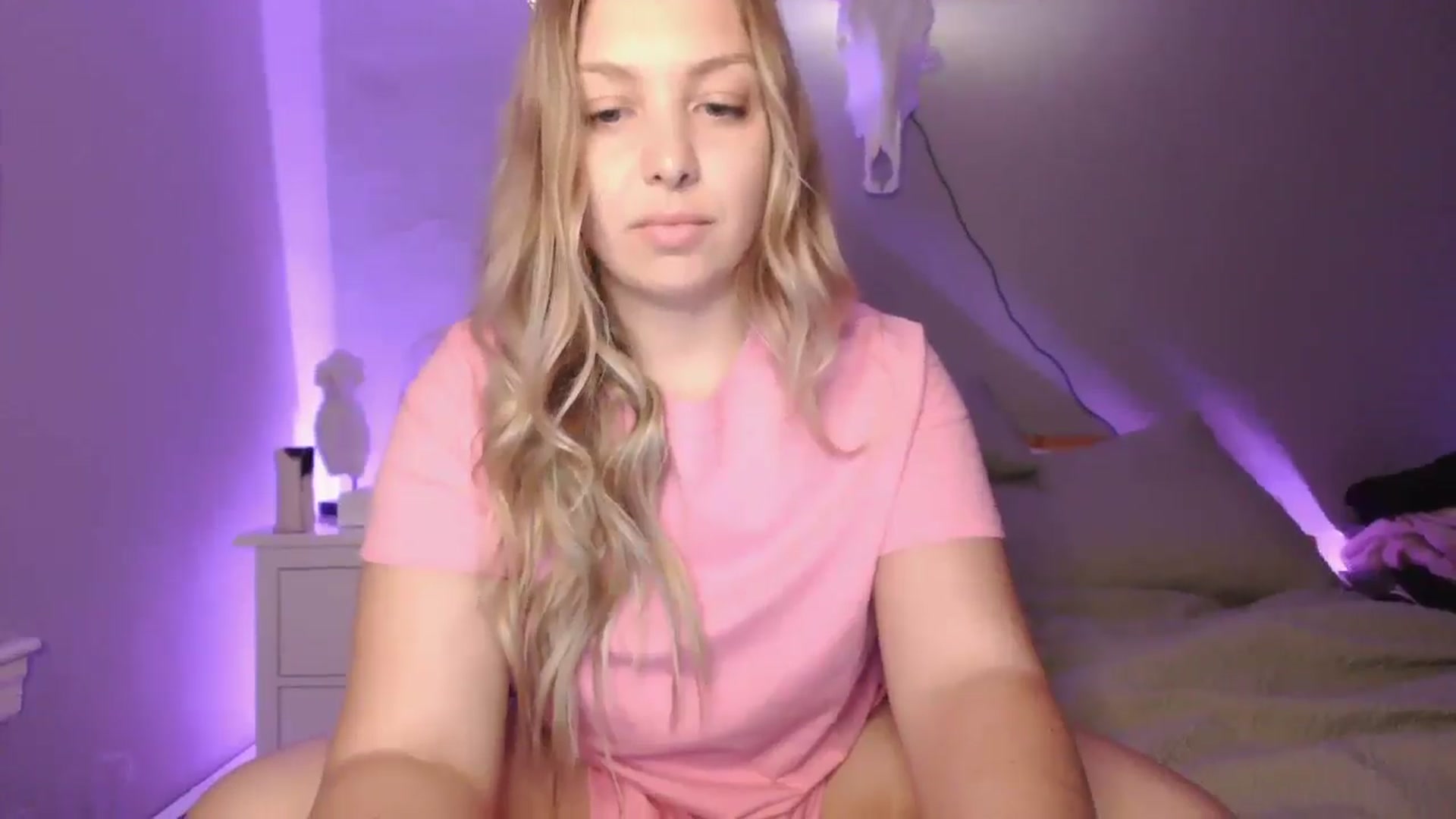 Gallery image thumbnail from Lovelyleah's myfreecams stream on, 06/17/2025, 15:03 image 17 of 20