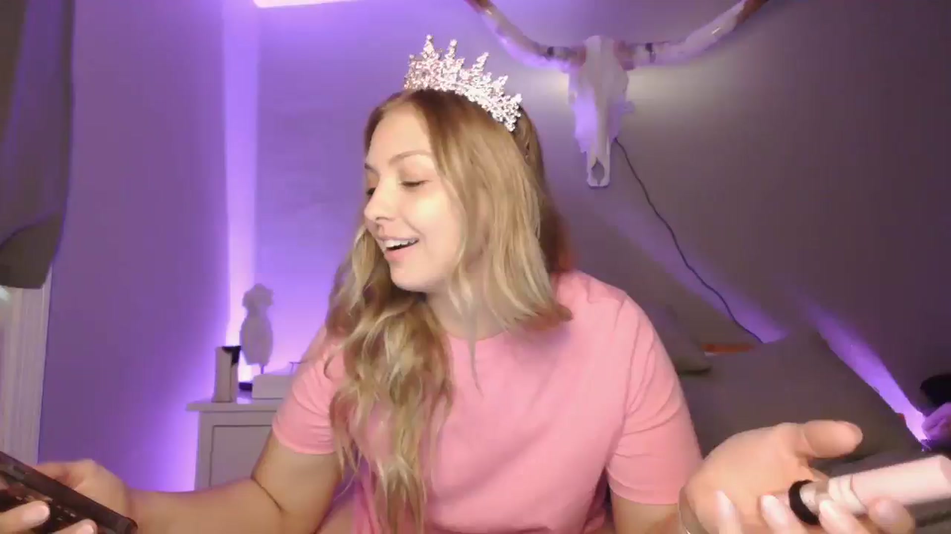 Gallery image thumbnail from Lovelyleah's myfreecams stream on, 06/17/2025, 15:03 image 4 of 20