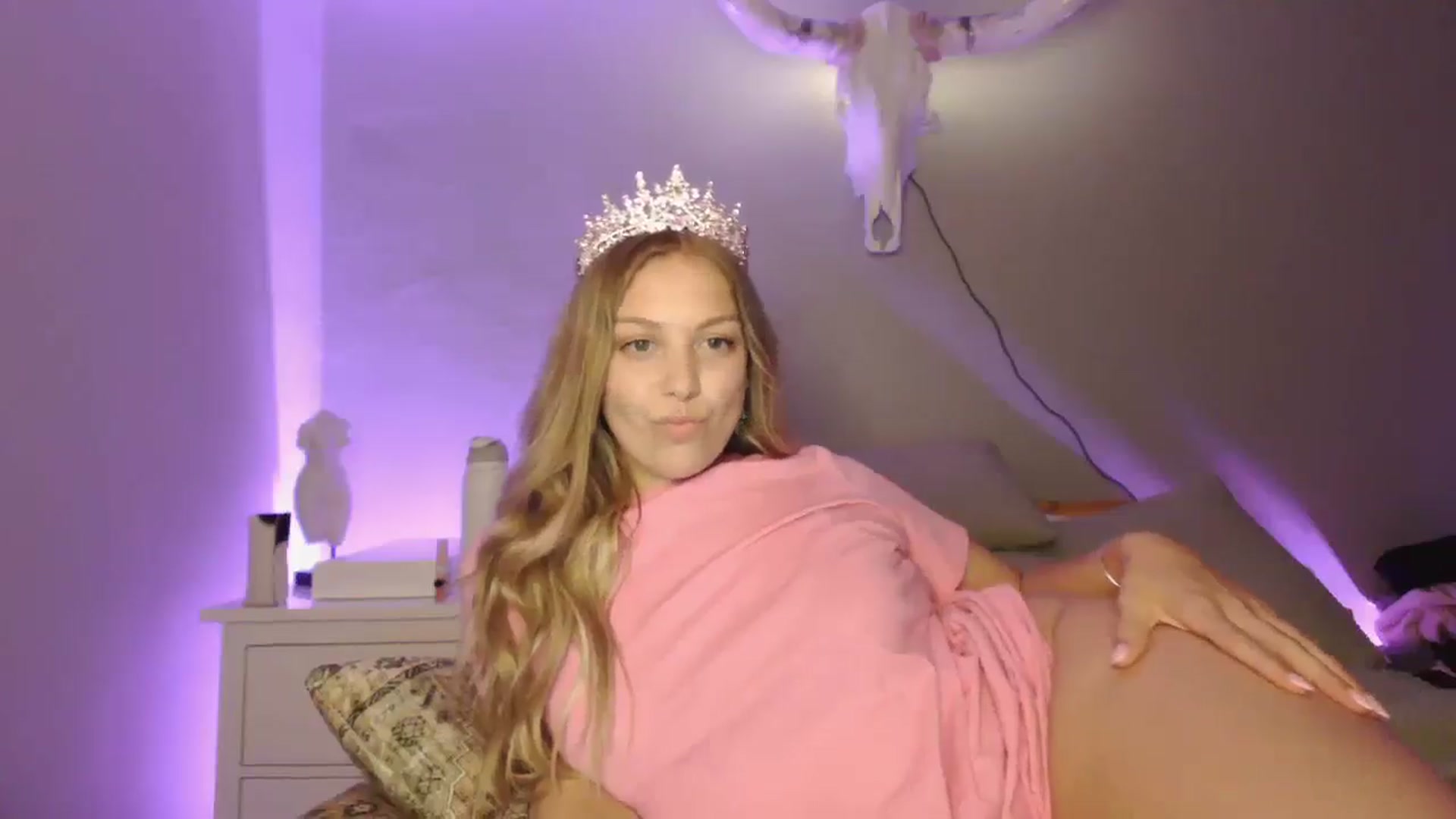 Gallery image thumbnail from Lovelyleah's myfreecams stream on, 06/17/2025, 15:03 image 20 of 20