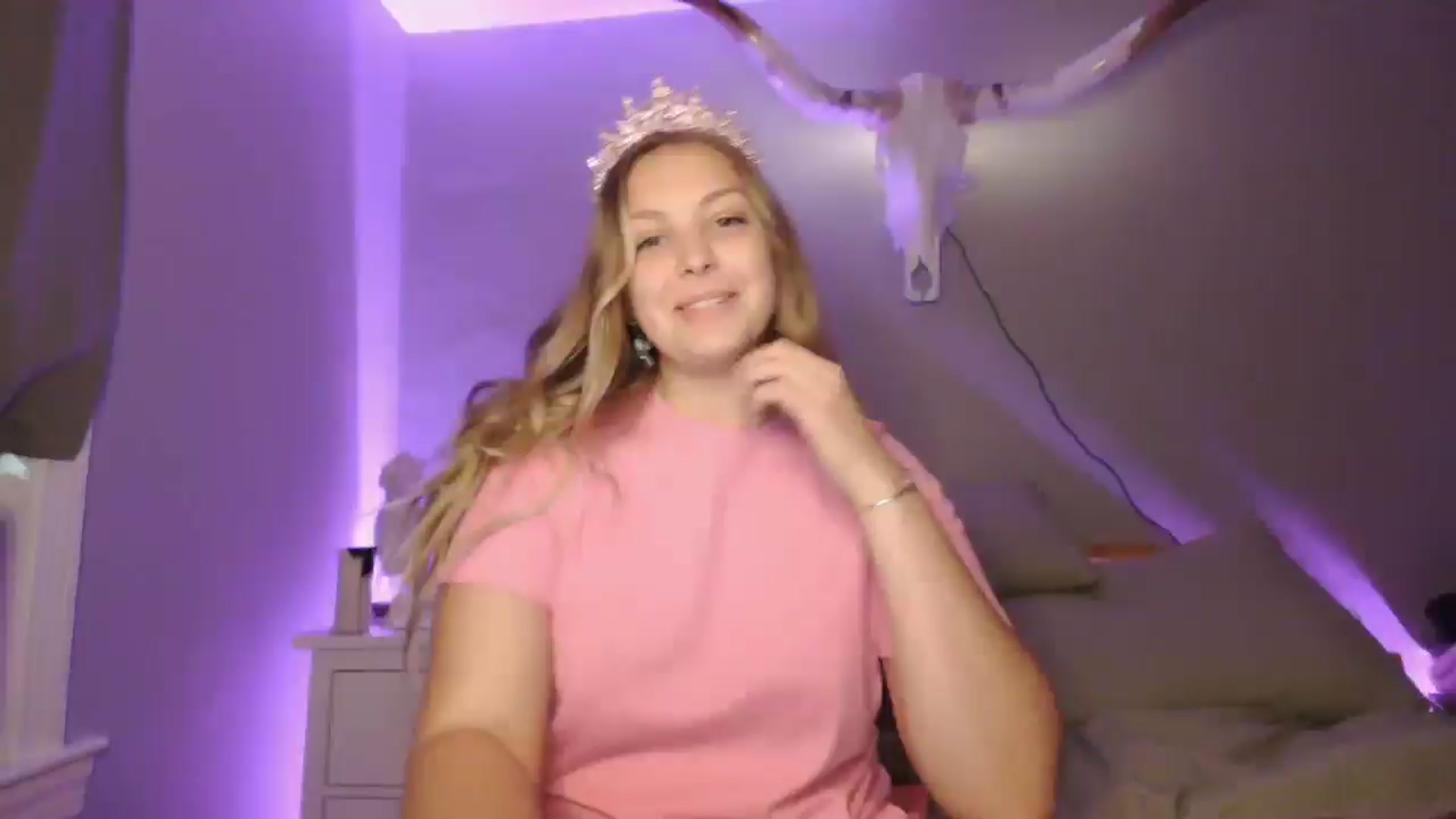 Gallery image thumbnail from Lovelyleah's myfreecams stream on, 06/17/2025, 15:03 image 1 of 20