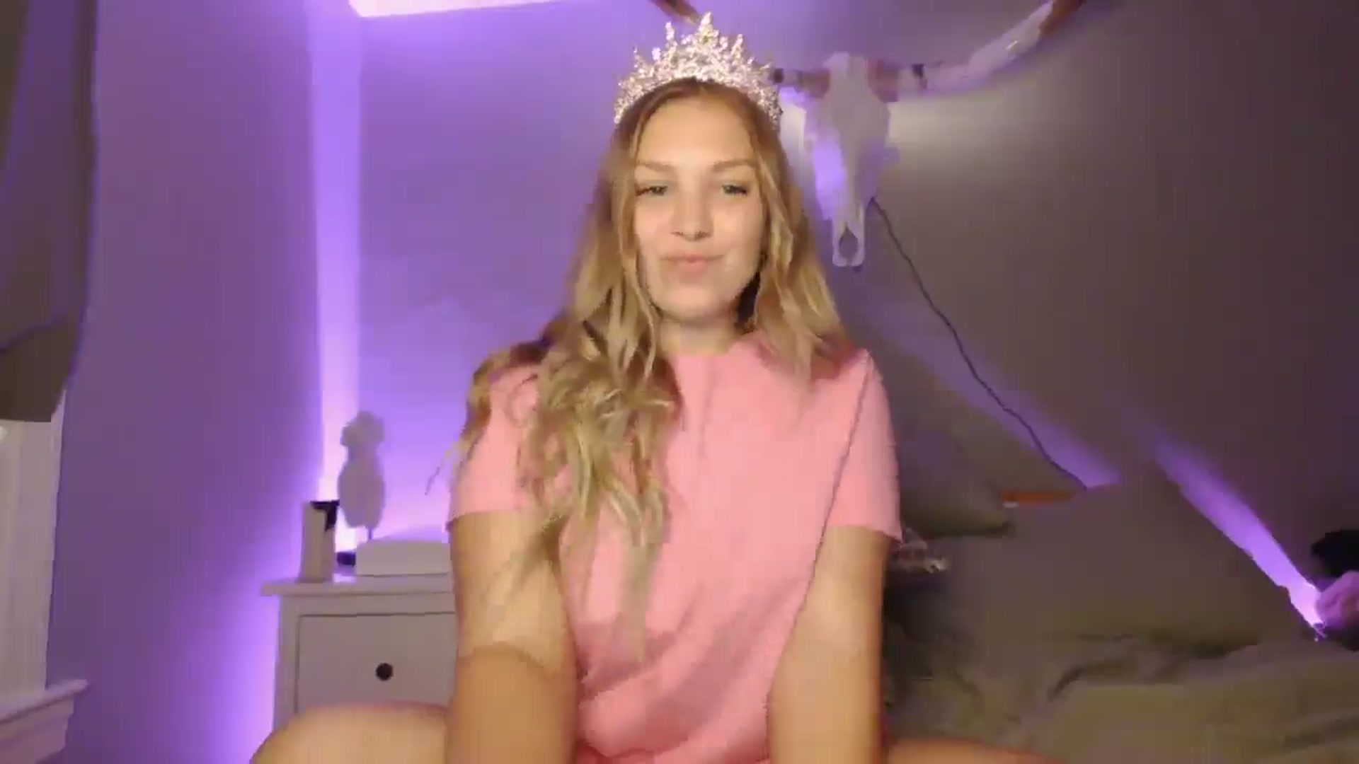 Gallery image thumbnail from Lovelyleah's myfreecams stream on, 06/17/2025, 15:03 image 8 of 20