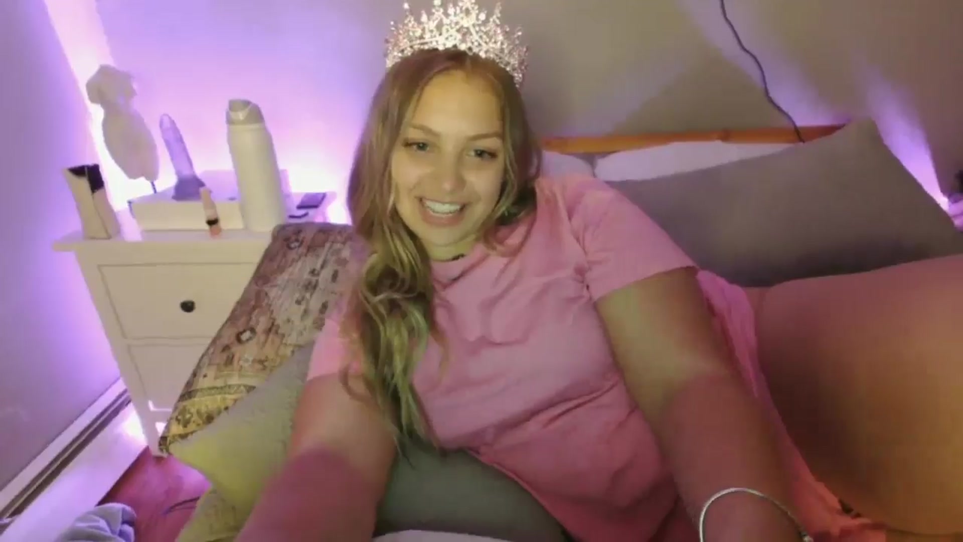Gallery image thumbnail from Lovelyleah's myfreecams stream on, 06/17/2025, 16:37 image 13 of 20