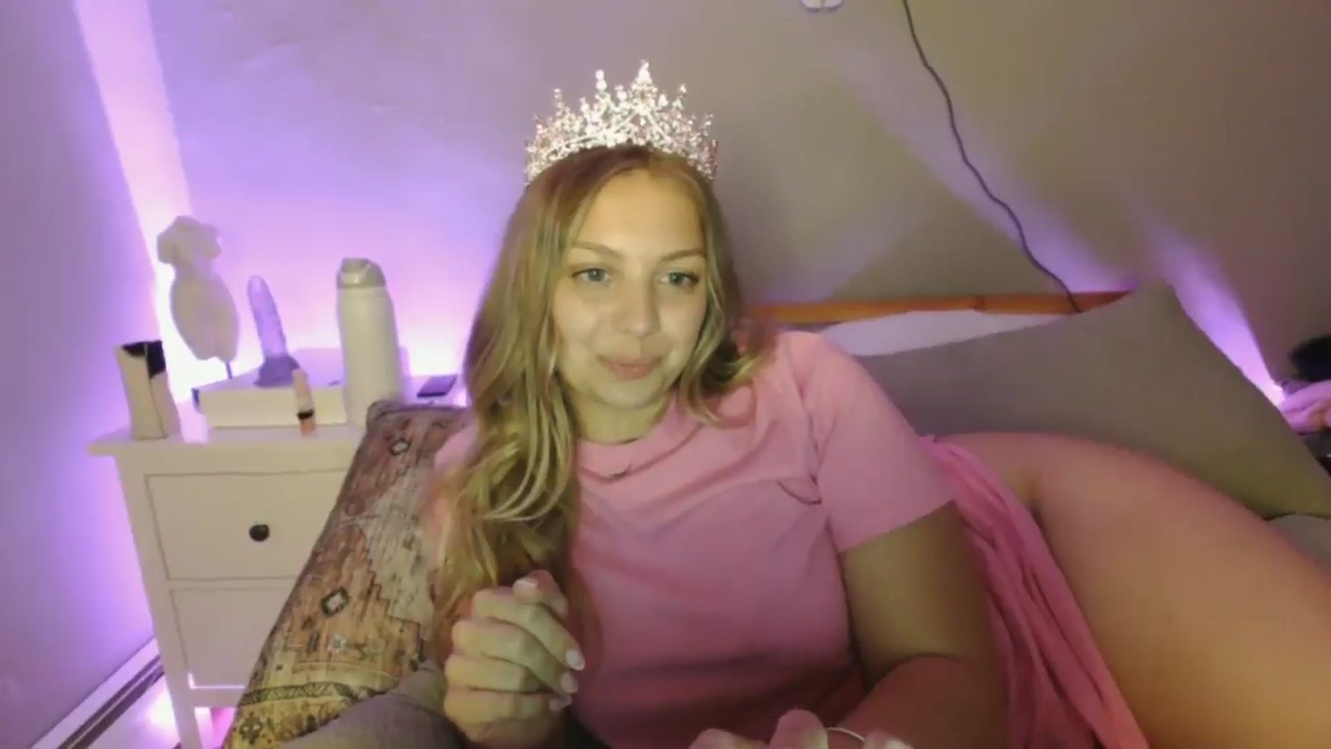 Gallery image thumbnail from Lovelyleah's myfreecams stream on, 06/17/2025, 16:37 image 12 of 20
