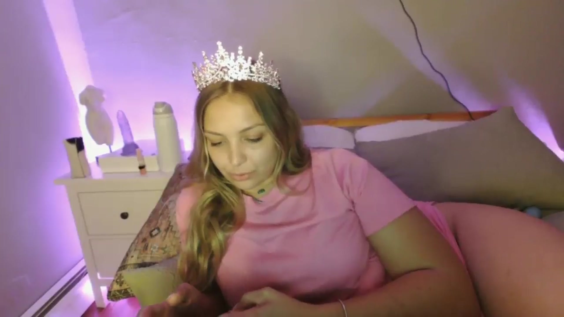 Gallery image thumbnail from Lovelyleah's myfreecams stream on, 06/17/2025, 16:37 image 19 of 20