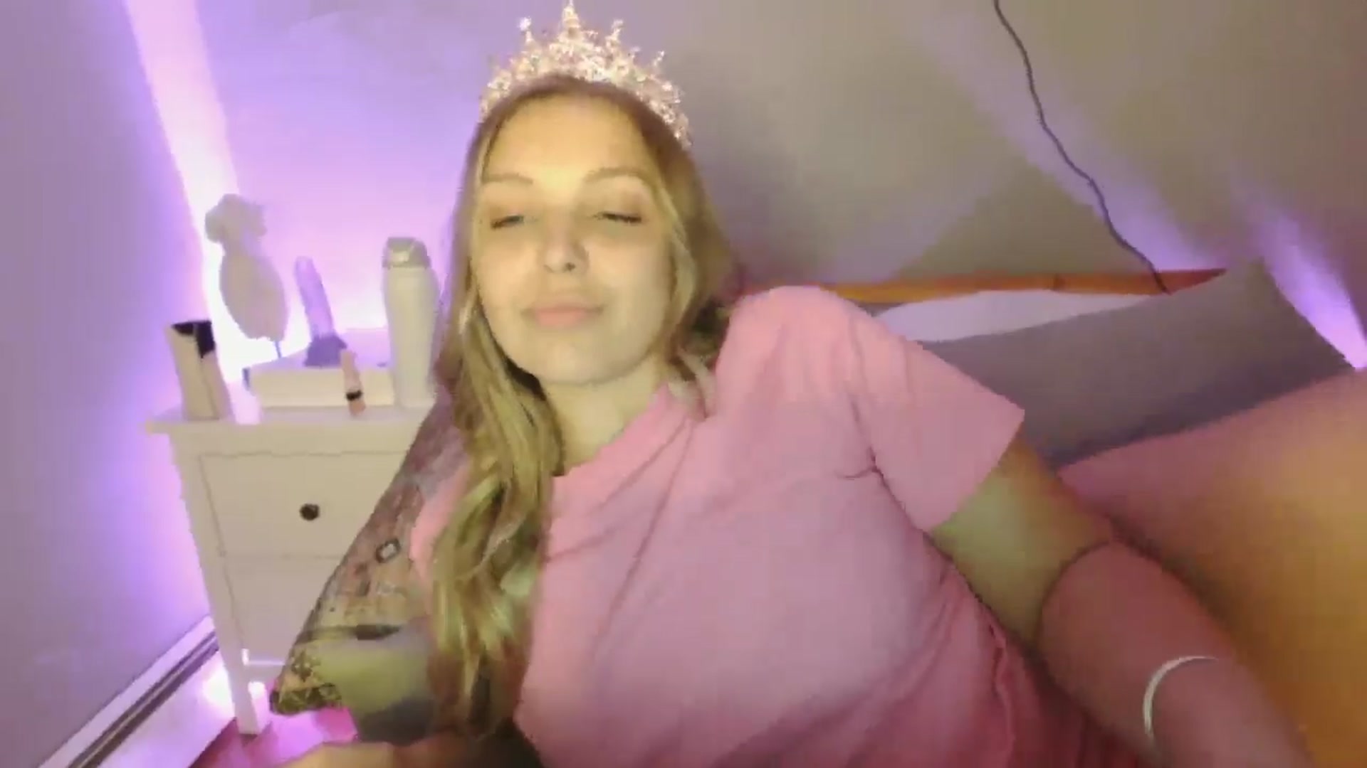 Gallery image thumbnail from Lovelyleah's myfreecams stream on, 06/17/2025, 16:37 image 20 of 20