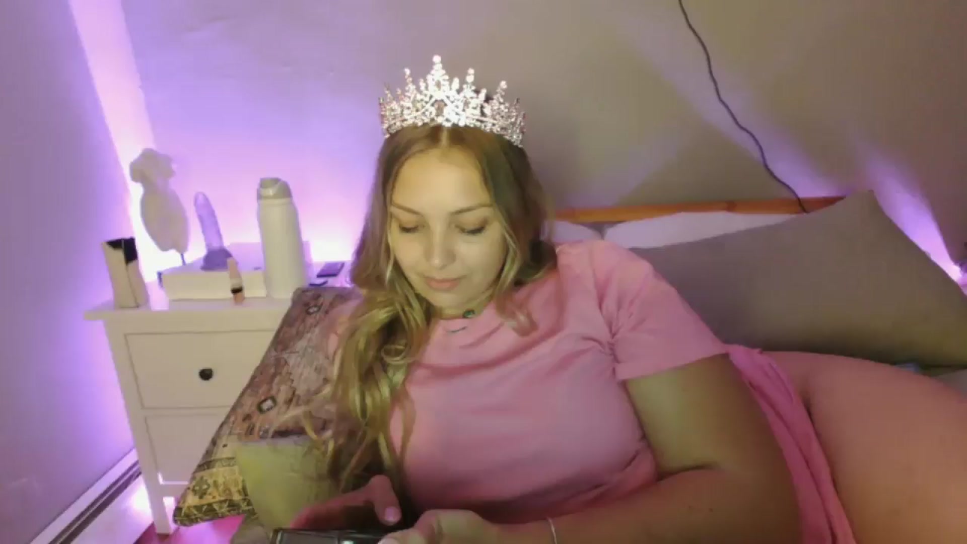 Gallery image thumbnail from Lovelyleah's myfreecams stream on, 06/17/2025, 16:37 image 15 of 20