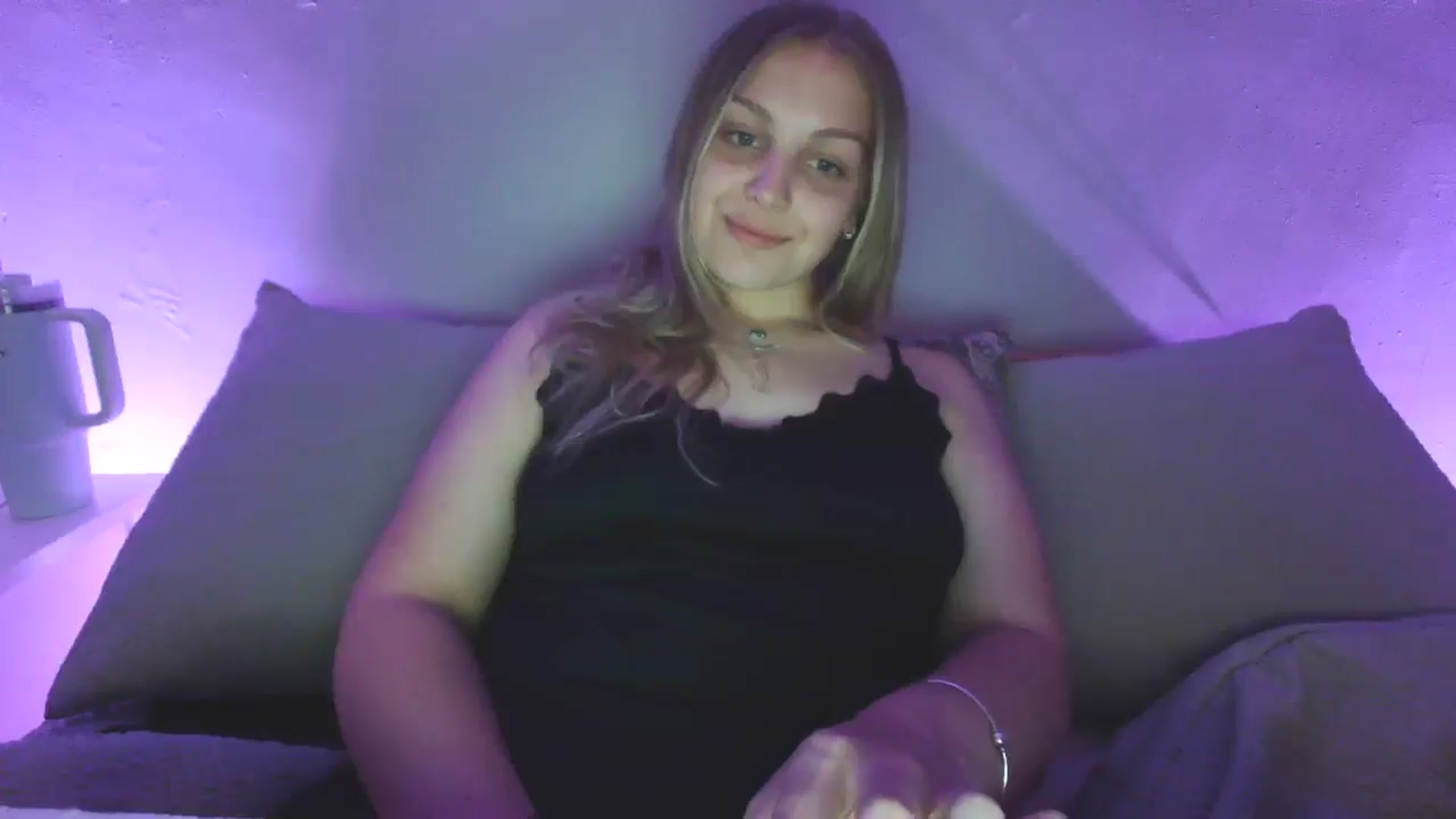 Gallery image thumbnail from Lovelyleah's myfreecams stream on, 06/23/2025, 06:18 image 10 of 20