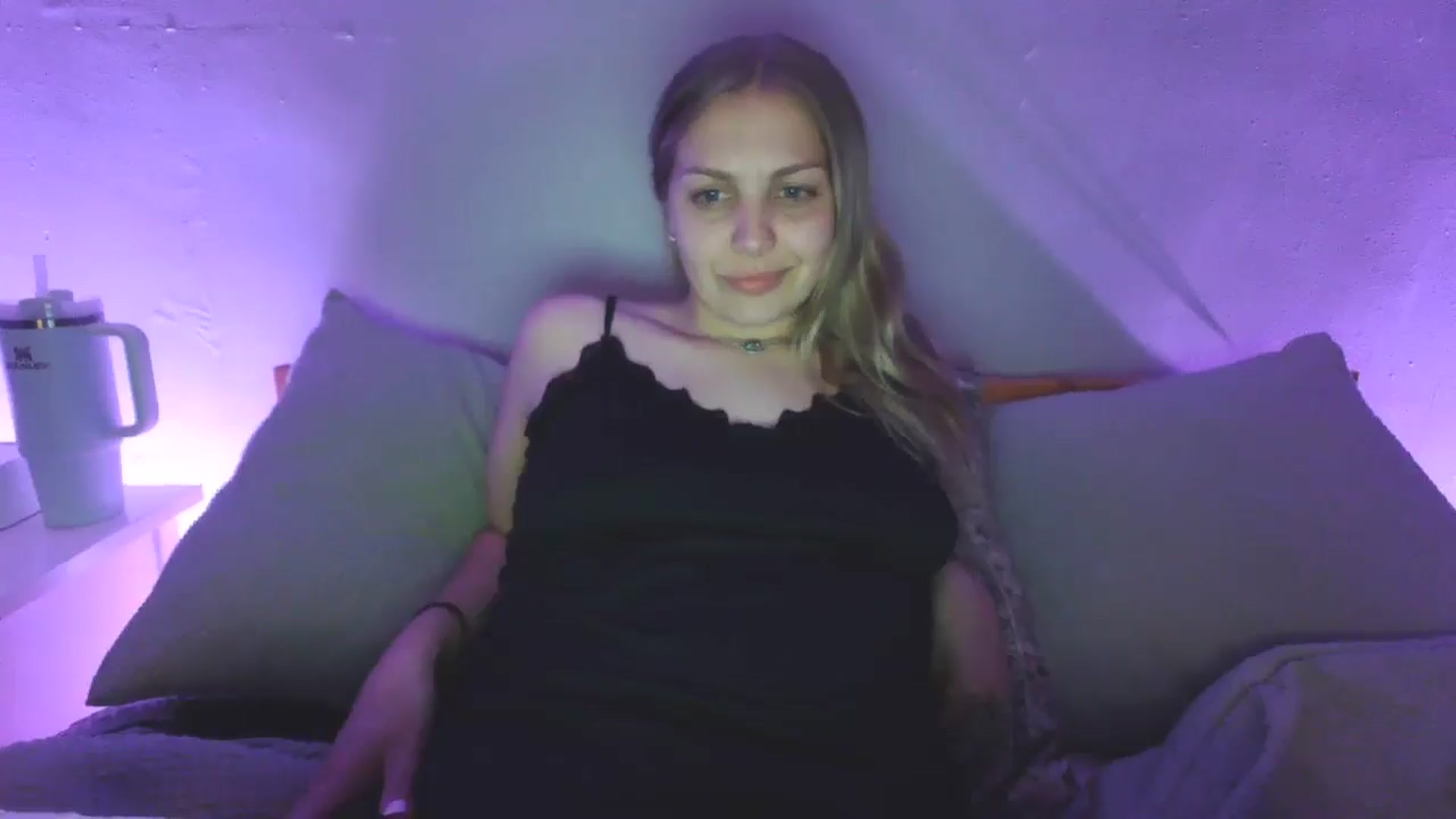 Gallery image thumbnail from Lovelyleah's myfreecams stream on, 06/23/2025, 06:18 image 16 of 20