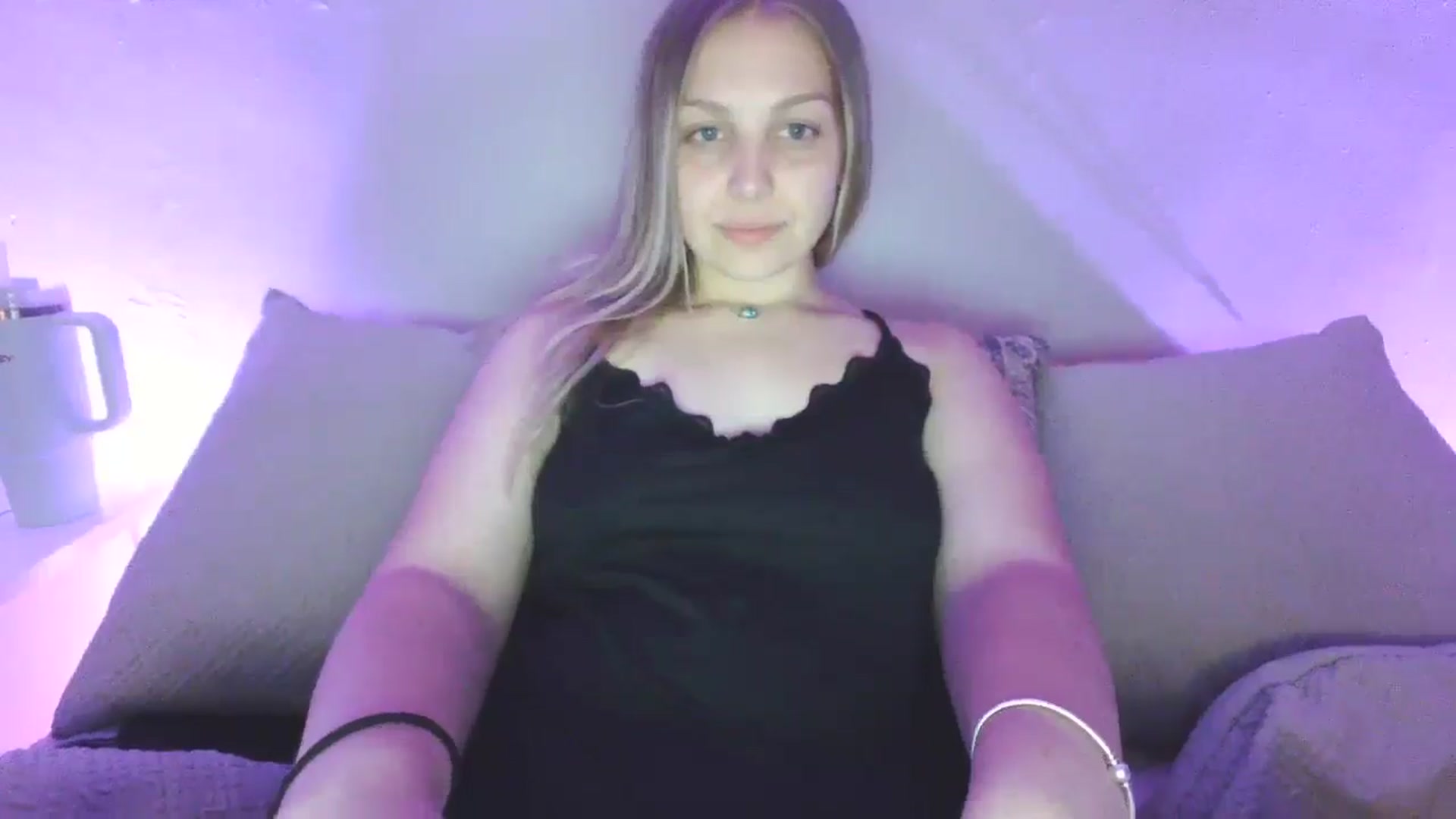 Gallery image thumbnail from Lovelyleah's myfreecams stream on, 06/23/2025, 06:18 image 7 of 20