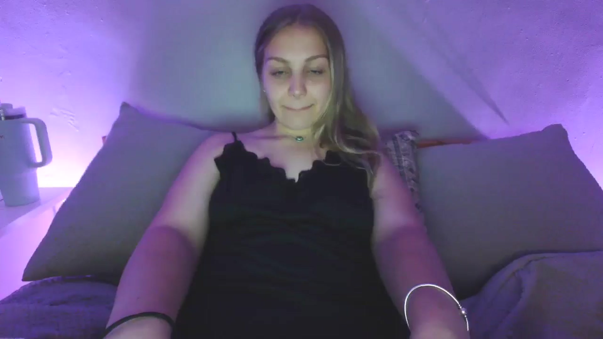 Gallery image thumbnail from Lovelyleah's myfreecams stream on, 06/23/2025, 06:18 image 20 of 20