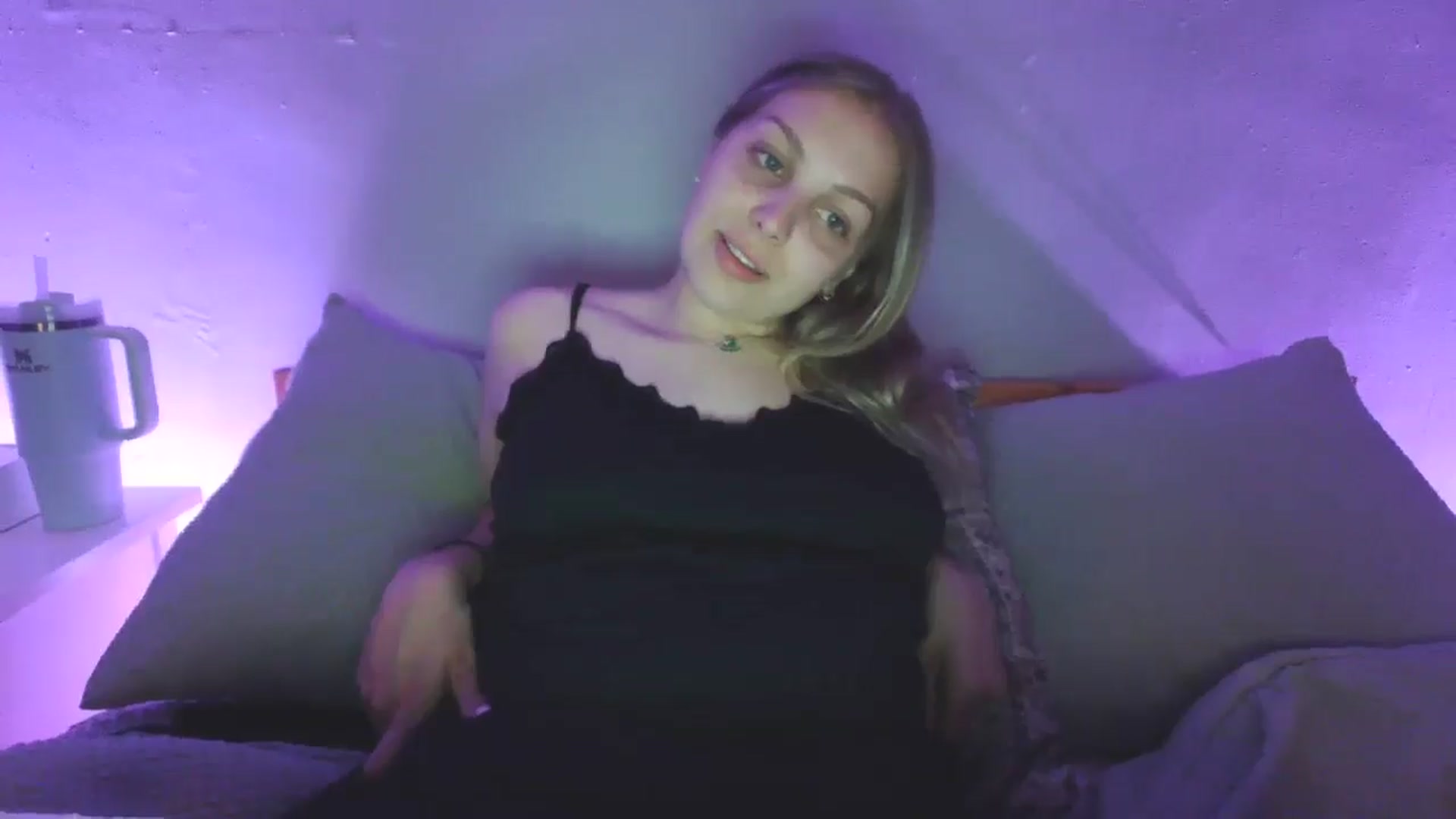 Gallery image thumbnail from Lovelyleah's myfreecams stream on, 06/23/2025, 06:18 image 15 of 20