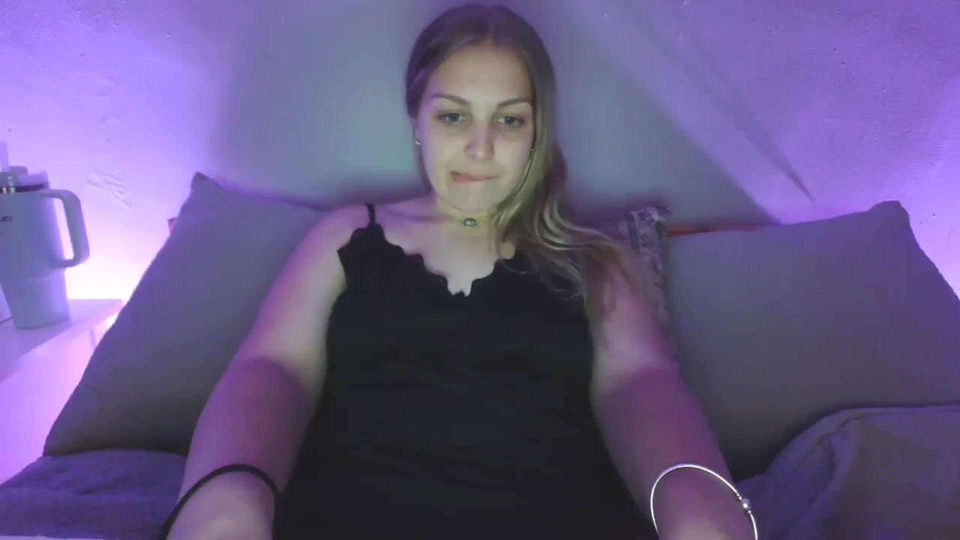 Gallery image thumbnail from Lovelyleah's myfreecams stream on, 06/23/2025, 06:18 image 17 of 20