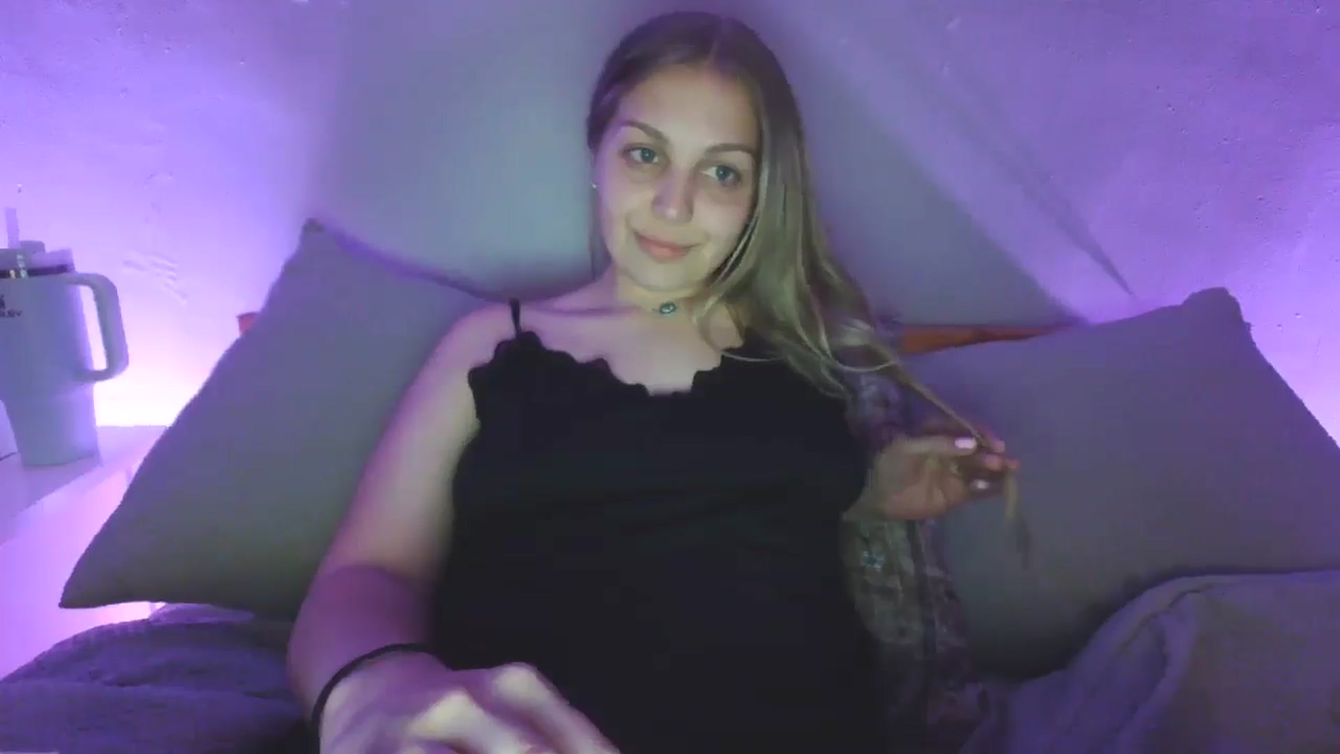 Gallery image thumbnail from Lovelyleah's myfreecams stream on, 06/23/2025, 06:18 image 19 of 20