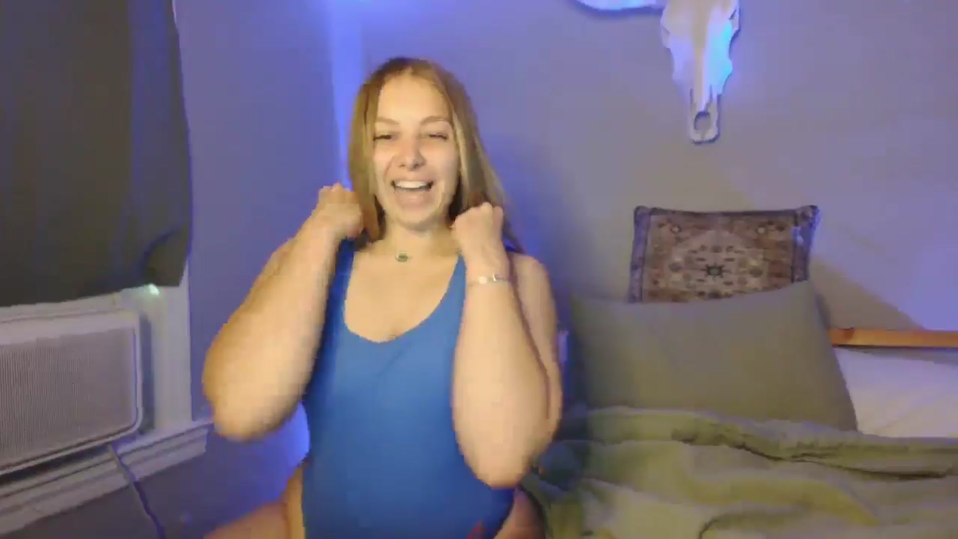 Gallery image thumbnail from Lovelyleah's myfreecams stream on, 06/23/2025, 18:08 image 15 of 20