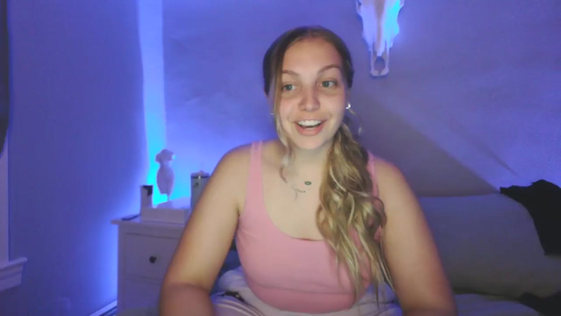 Gallery image thumbnail from Lovelyleah's myfreecams stream on, 06/25/2025, 05:13 image 1 of 20