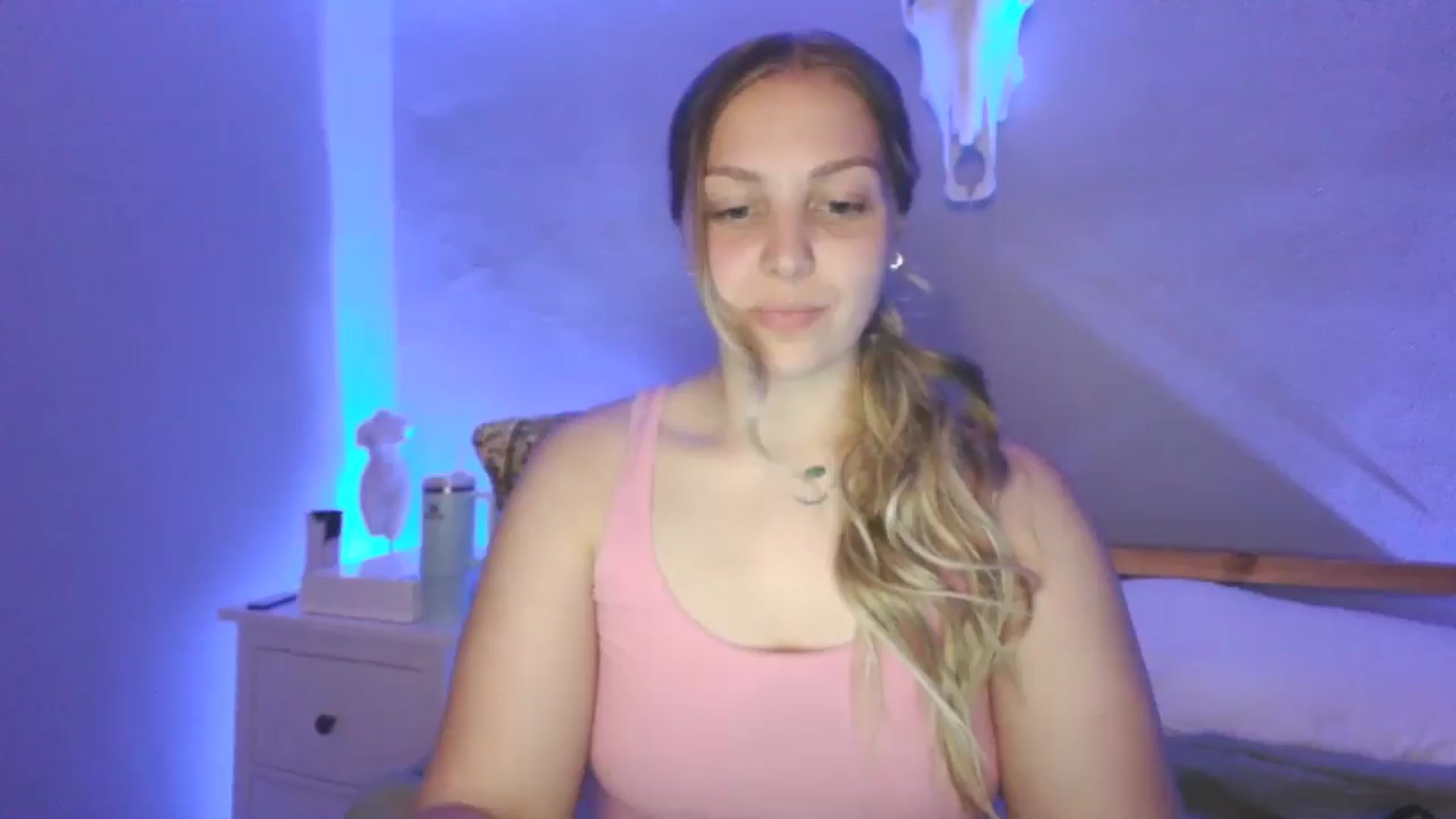 Gallery image thumbnail from Lovelyleah's myfreecams stream on, 06/25/2025, 05:13 image 20 of 20