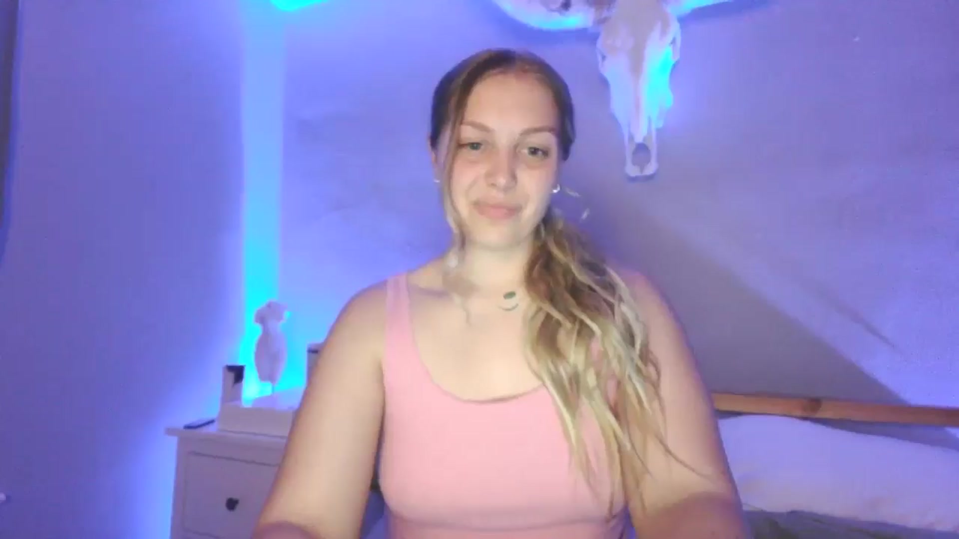 Gallery image thumbnail from Lovelyleah's myfreecams stream on, 06/25/2025, 05:13 image 10 of 20