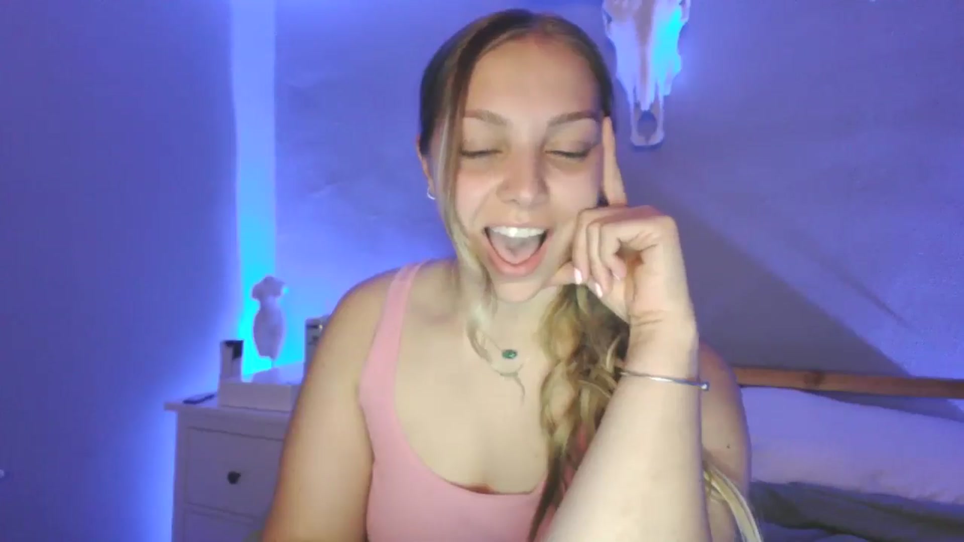 Gallery image thumbnail from Lovelyleah's myfreecams stream on, 06/25/2025, 05:13 image 11 of 20