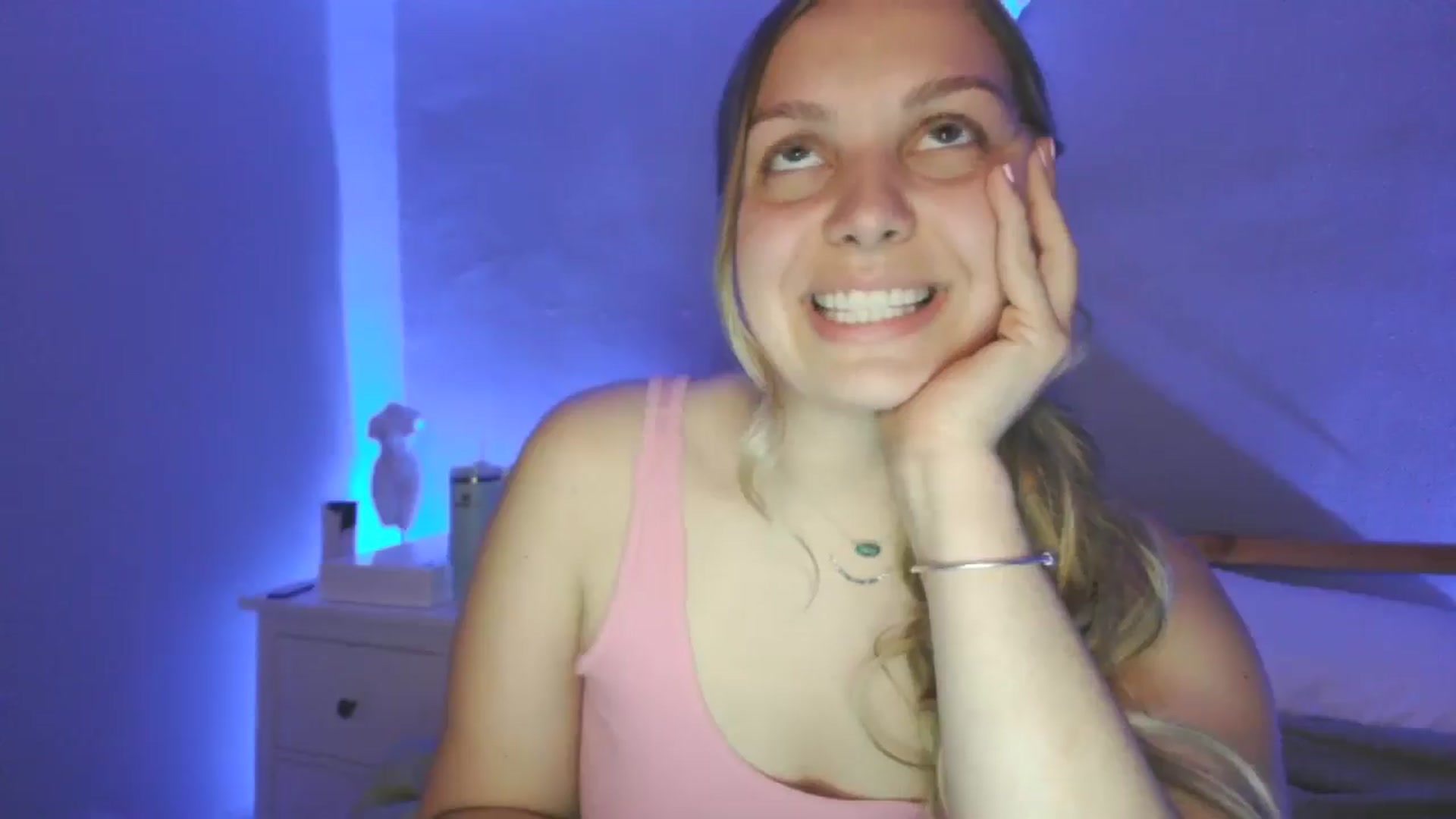 Gallery image thumbnail from Lovelyleah's myfreecams stream on, 06/25/2025, 05:13 image 12 of 20