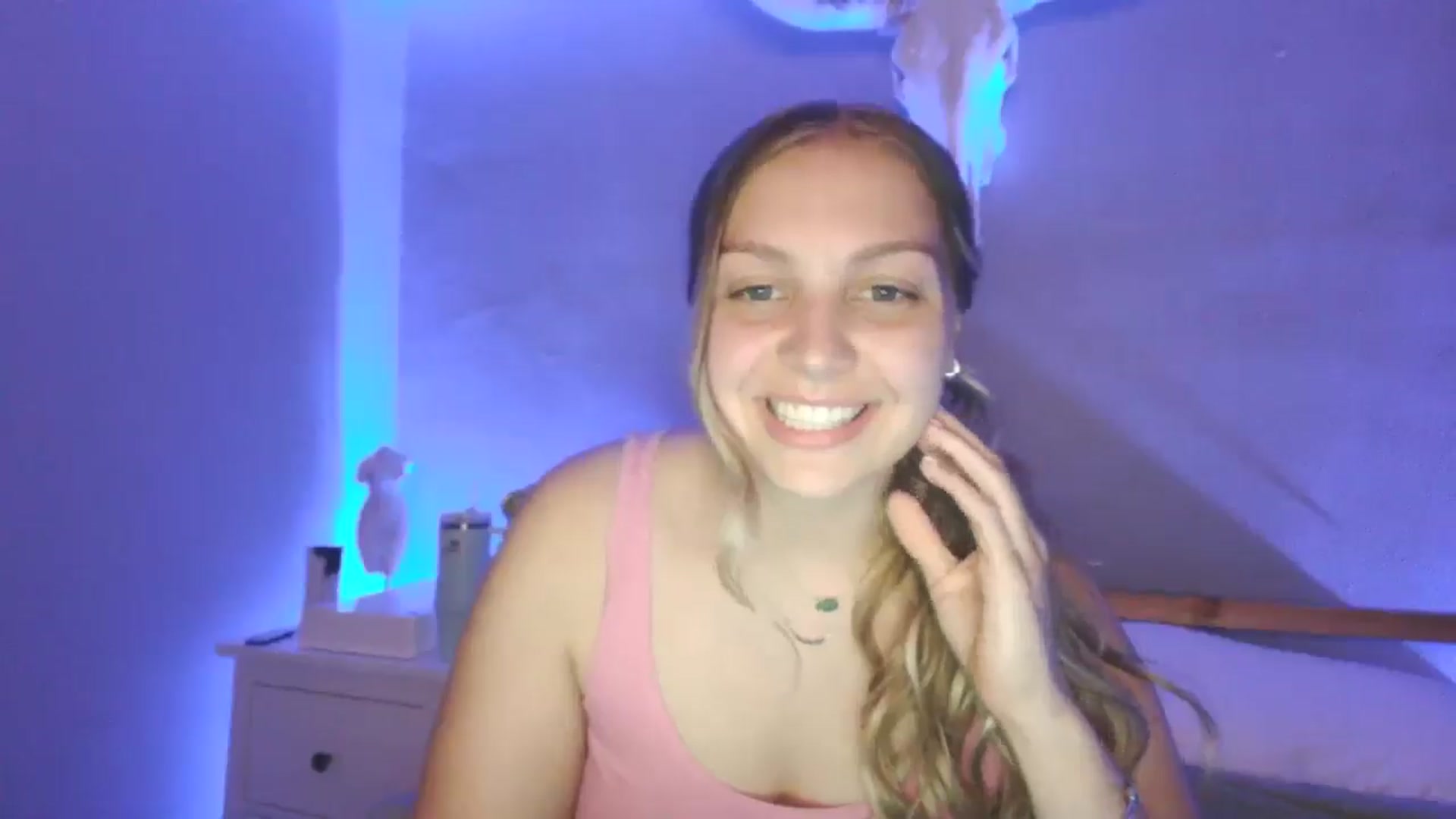 Gallery image thumbnail from Lovelyleah's myfreecams stream on, 06/25/2025, 05:13 image 17 of 20