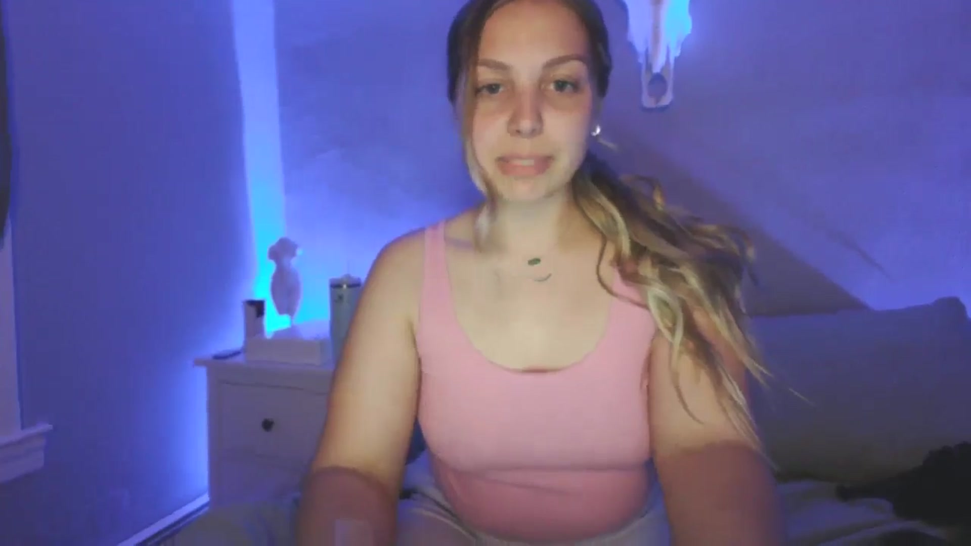 Gallery image thumbnail from Lovelyleah's myfreecams stream on, 06/25/2025, 05:13 image 8 of 20