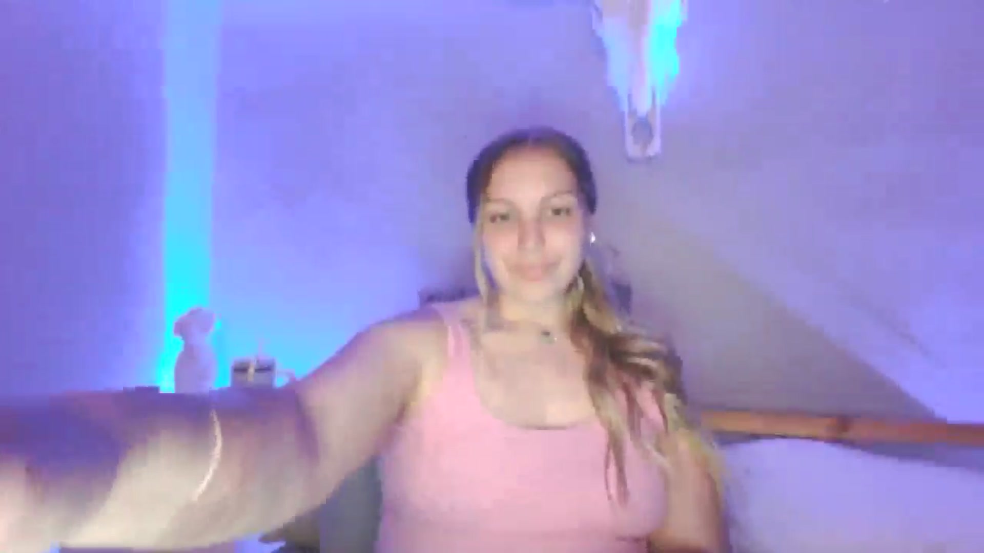 Gallery image thumbnail from Lovelyleah's myfreecams stream on, 06/25/2025, 05:13 image 9 of 20