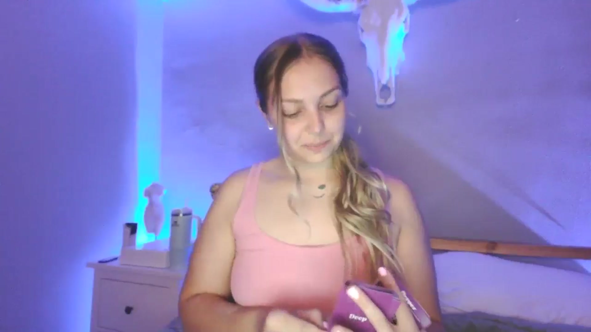 Gallery image thumbnail from Lovelyleah's myfreecams stream on, 06/25/2025, 05:13 image 19 of 20