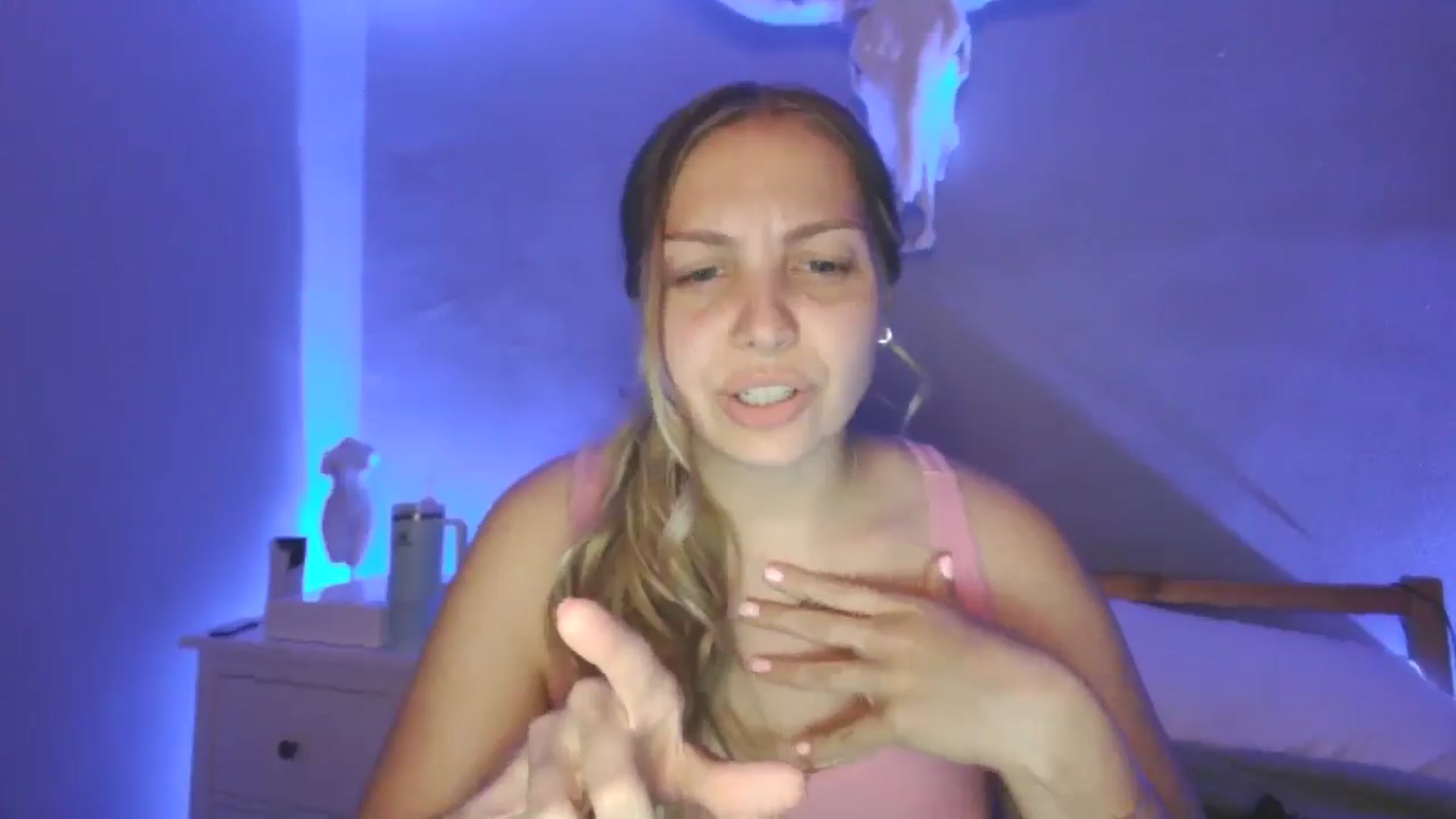 Gallery image thumbnail from Lovelyleah's myfreecams stream on, 06/25/2025, 05:56 image 5 of 20