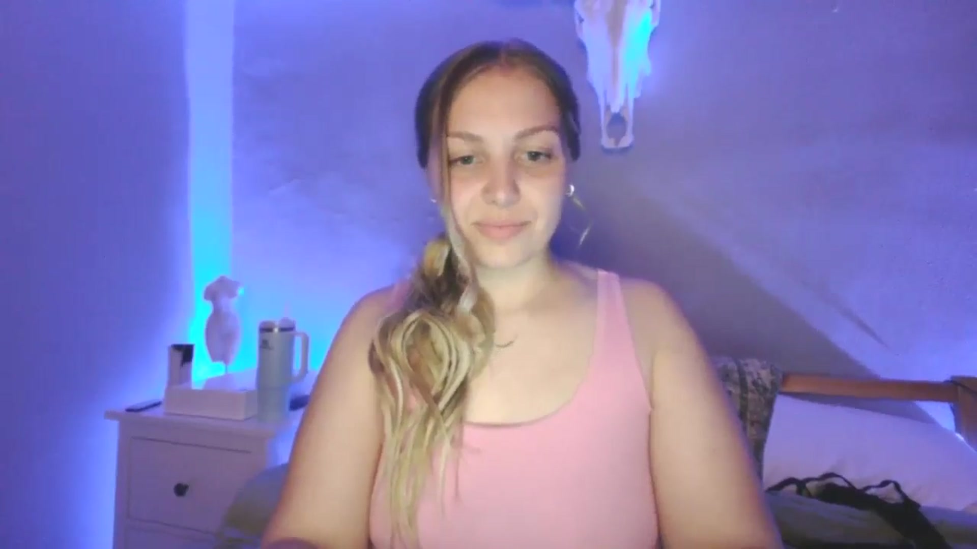 Gallery image thumbnail from Lovelyleah's myfreecams stream on, 06/25/2025, 05:56 image 19 of 20
