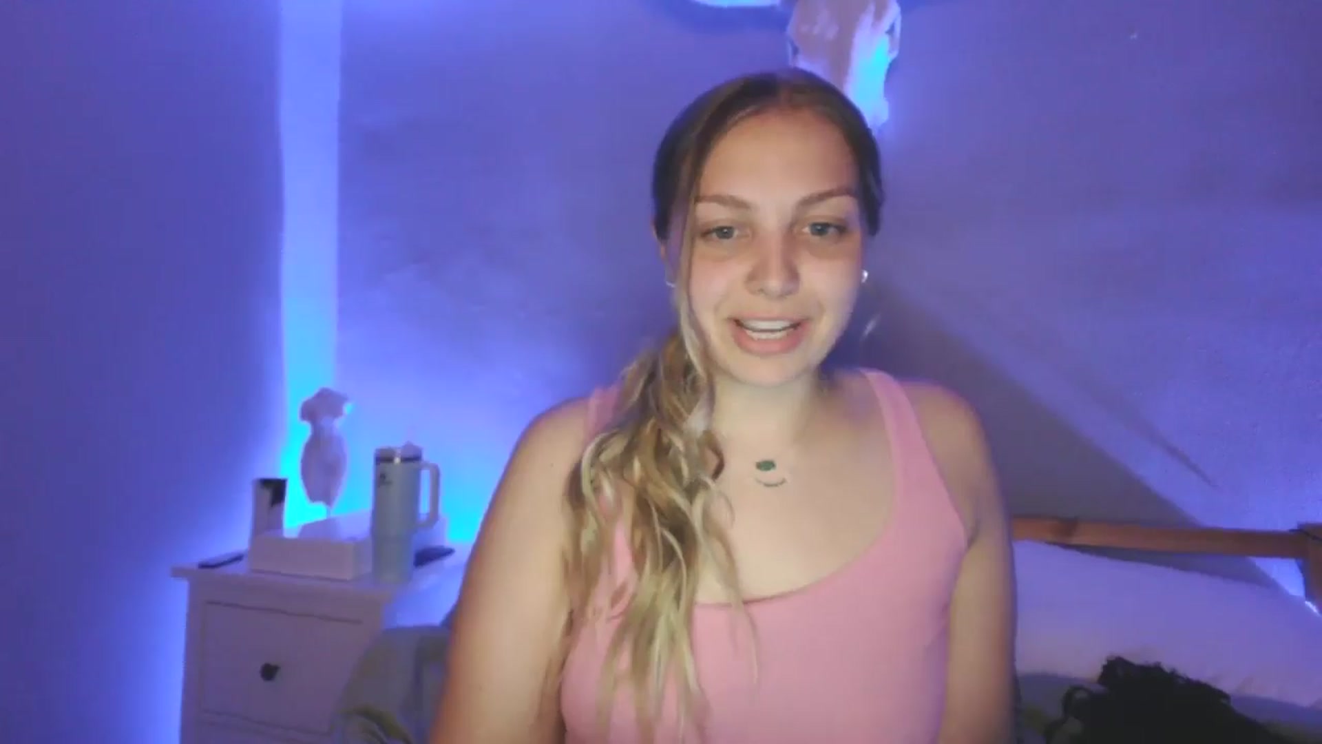 Gallery image thumbnail from Lovelyleah's myfreecams stream on, 06/25/2025, 05:56 image 7 of 20